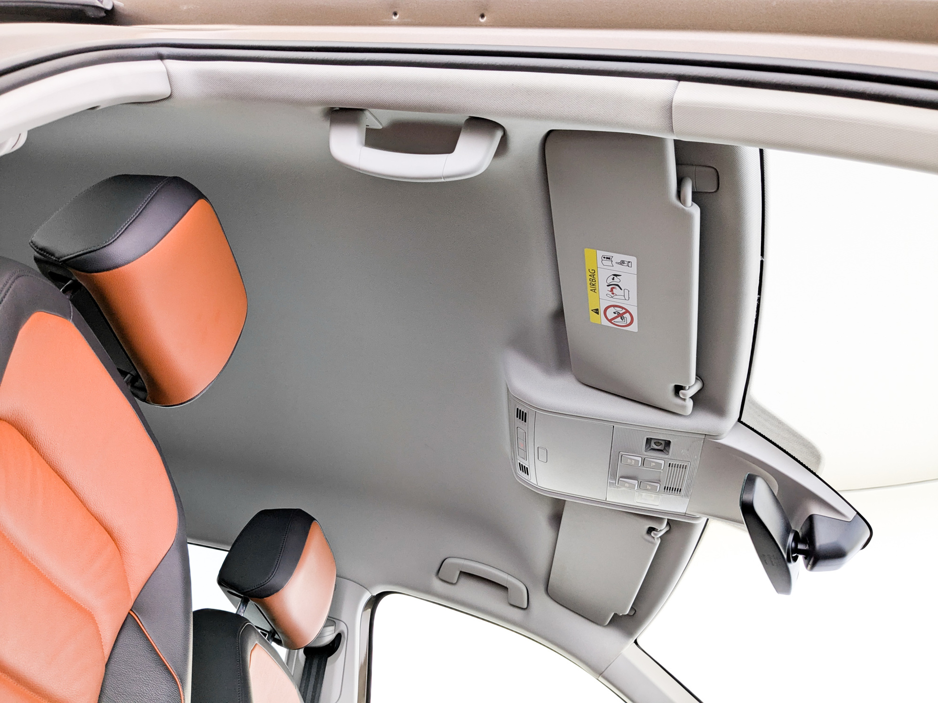 VOLKSWAGEN Tiguan 2.00 (220 л.с), автомат, 2019, пробег 138 492 км