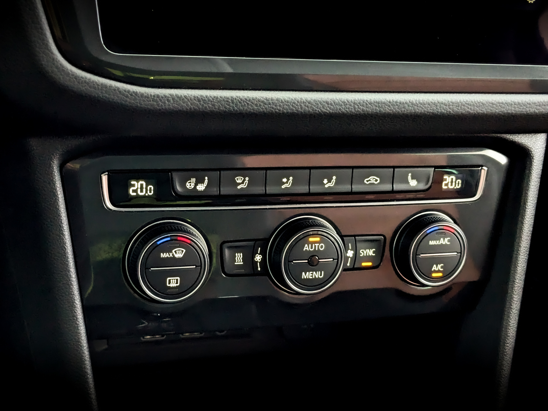 VOLKSWAGEN Tiguan 2.00 (220 л.с), автомат, 2019, пробег 138 492 км