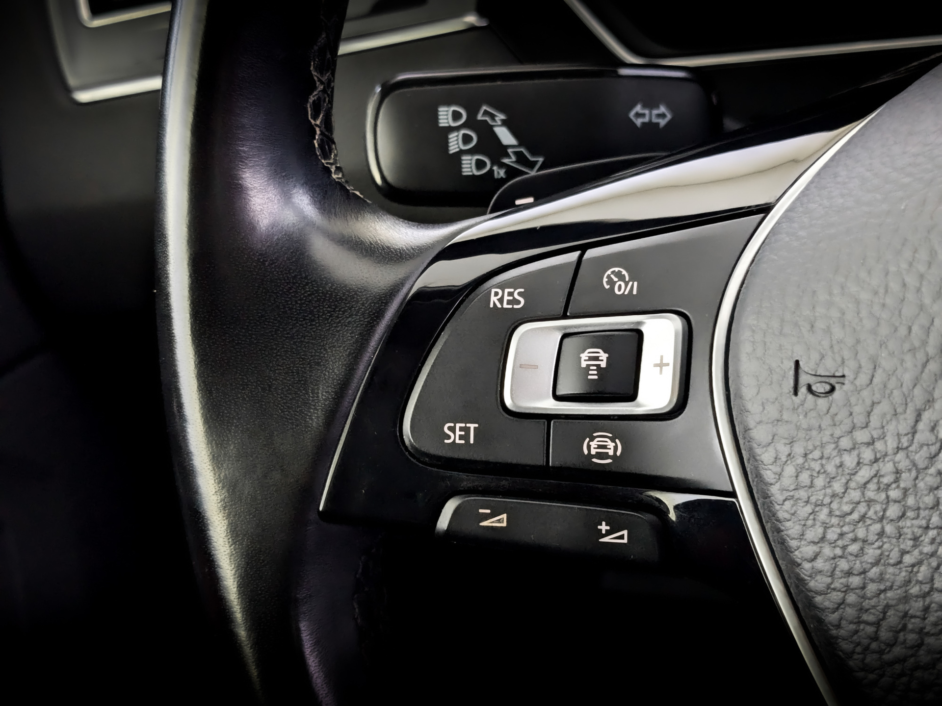 VOLKSWAGEN Tiguan 2.00 (220 л.с), автомат, 2019, пробег 138 492 км