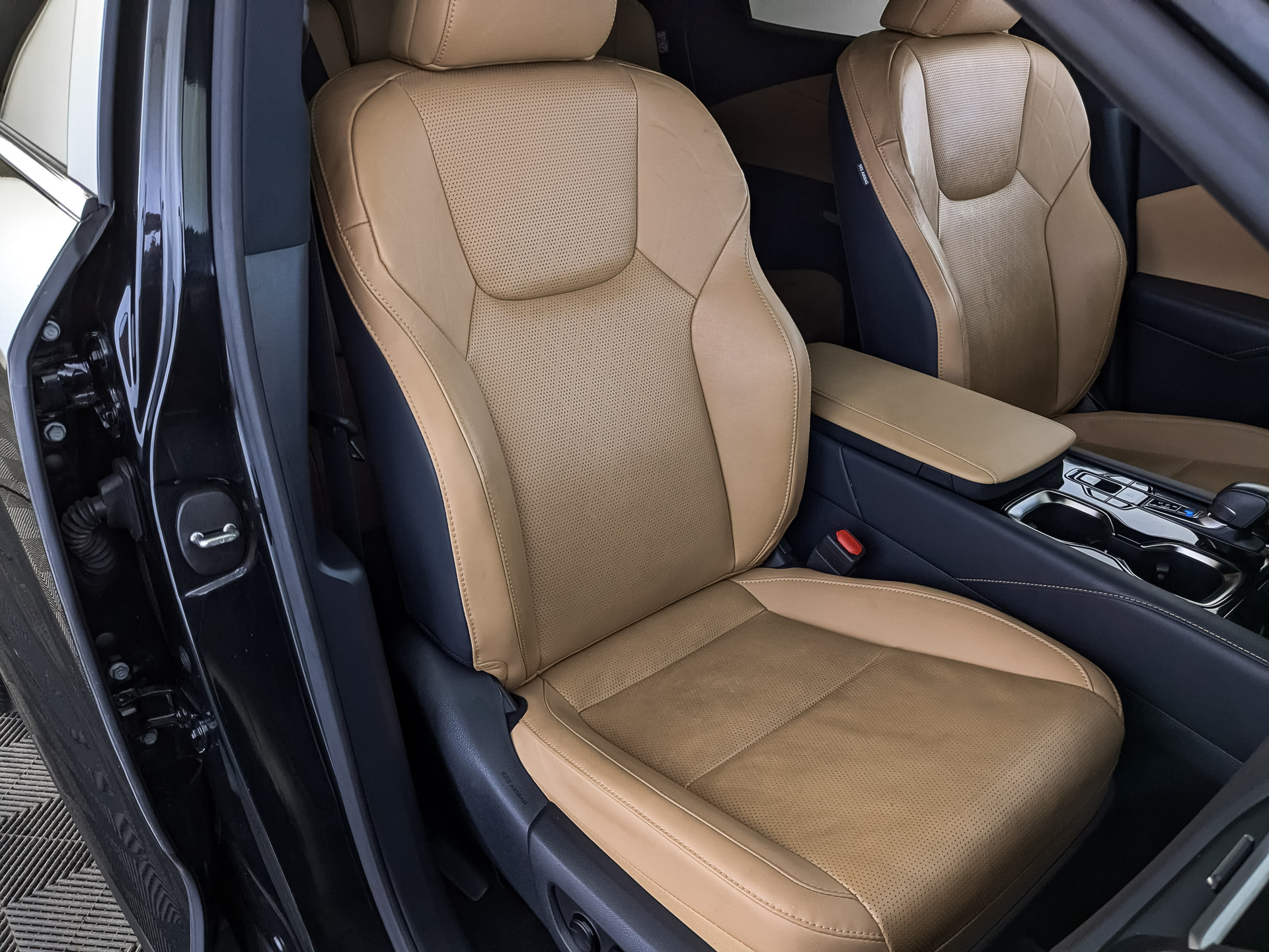 LEXUS RX 2.40 (249 л.с), автомат, 2023, пробег 59 058 км