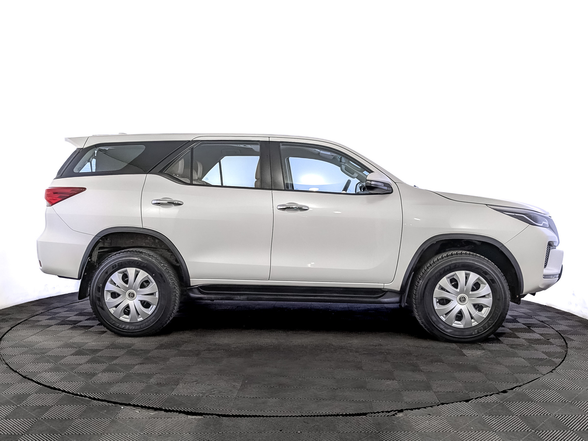 TOYOTA Fortuner 2.70 (166 л.с), автомат, 2022, пробег 23 477 км