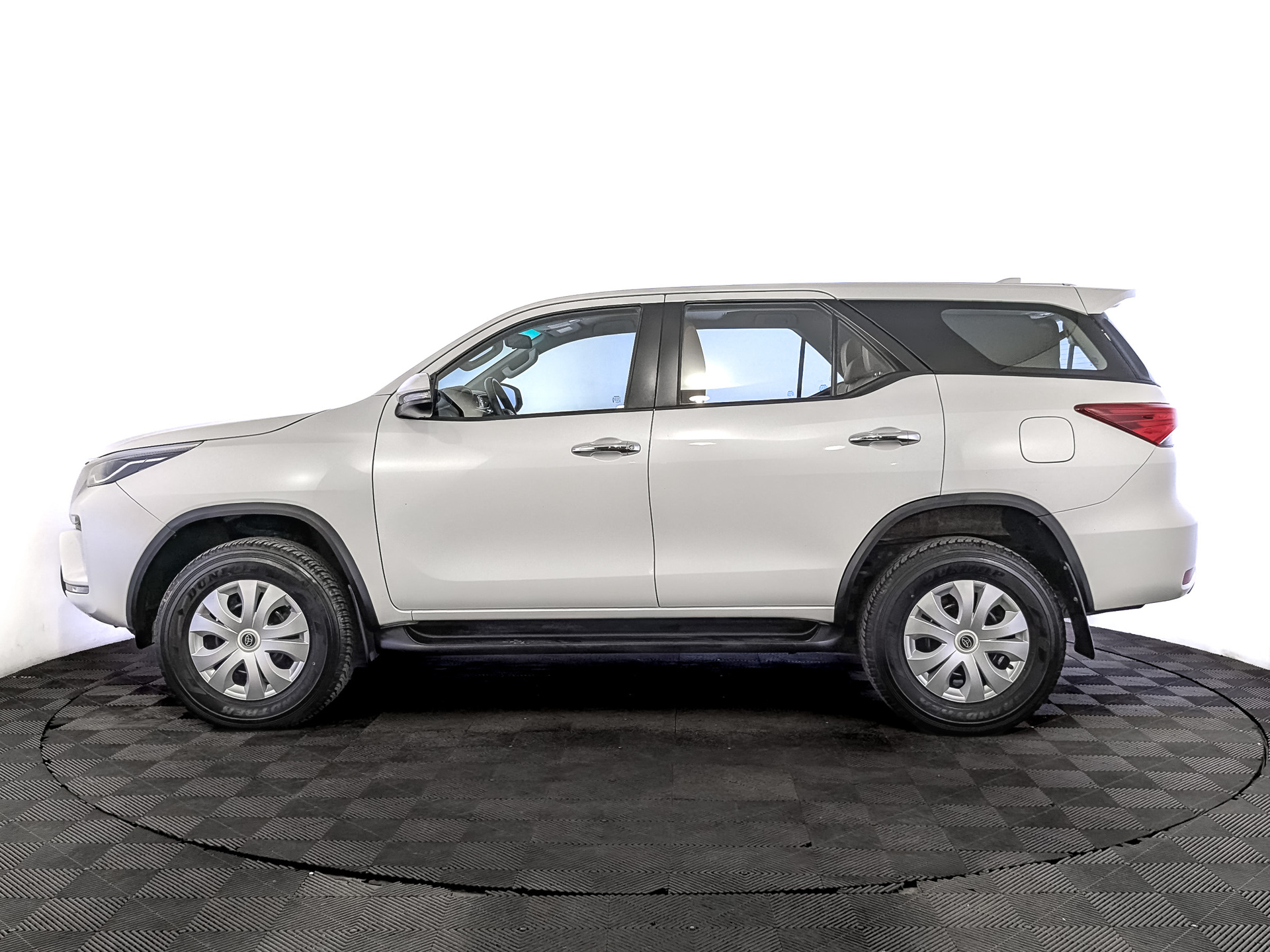 TOYOTA Fortuner 2.70 (166 л.с), автомат, 2022, пробег 23 477 км