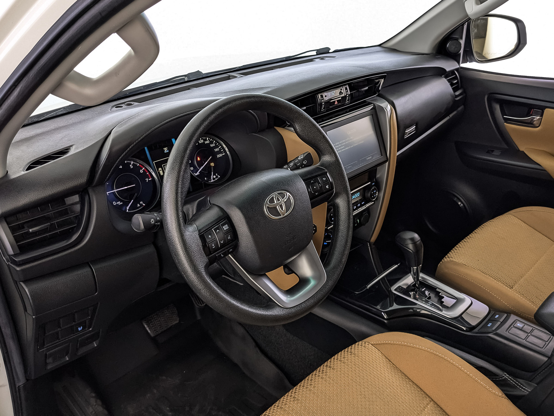 TOYOTA Fortuner 2.70 (166 л.с), автомат, 2022, пробег 23 477 км