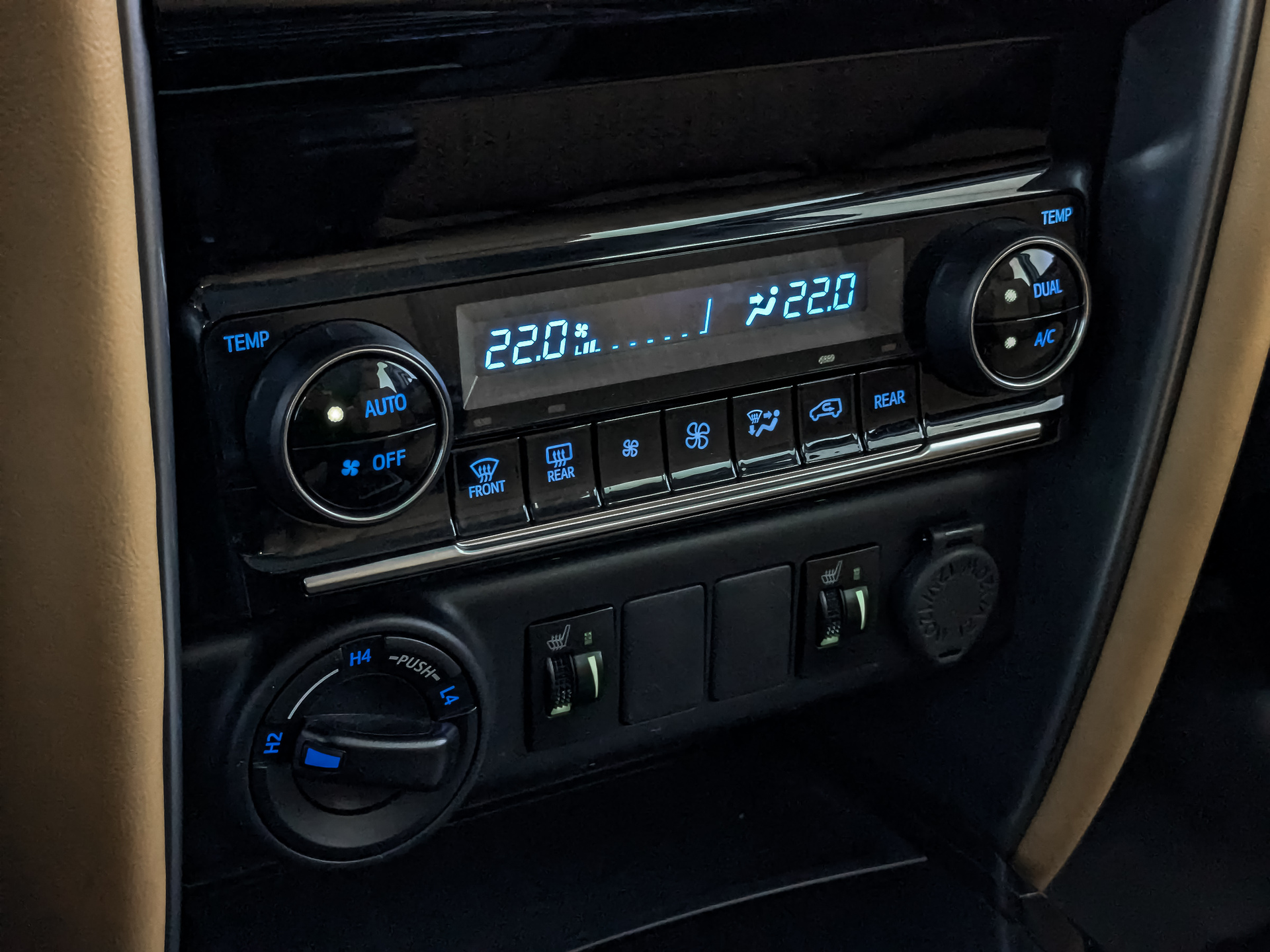 TOYOTA Fortuner 2.70 (166 л.с), автомат, 2022, пробег 23 477 км