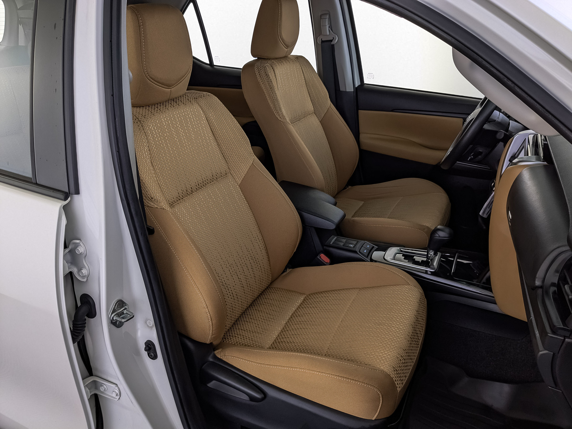 TOYOTA Fortuner 2.70 (166 л.с), автомат, 2022, пробег 23 477 км