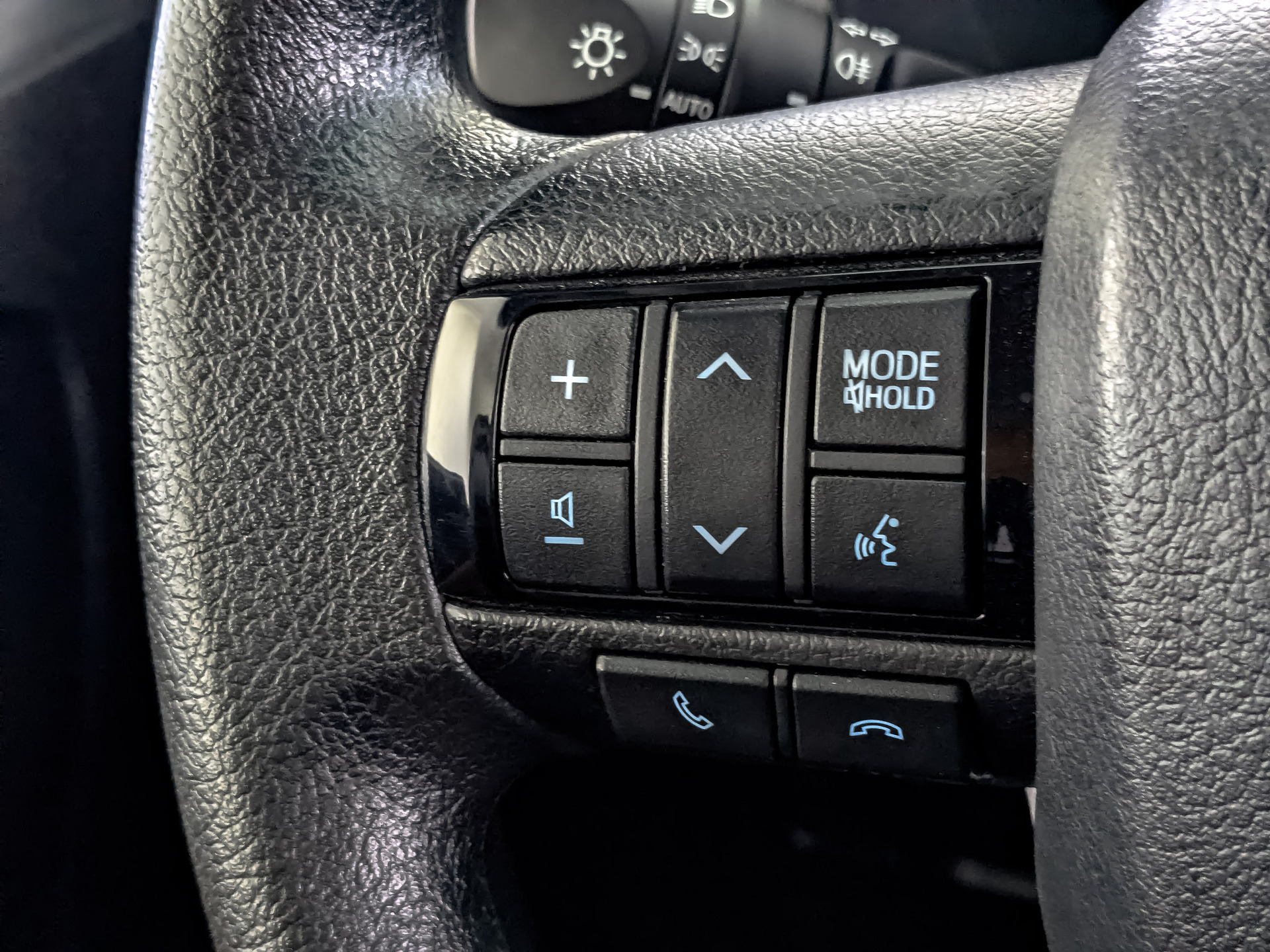 TOYOTA Fortuner 2.70 (166 л.с), автомат, 2022, пробег 23 477 км