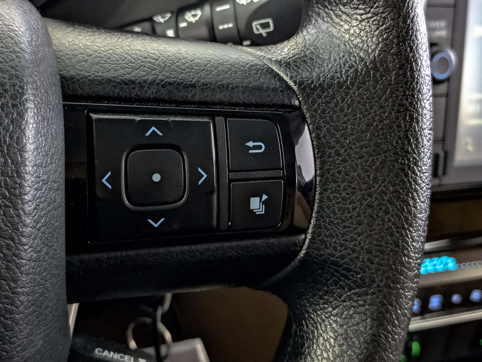 TOYOTA Fortuner 2.70 (166 л.с), автомат, 2022, пробег 23 477 км