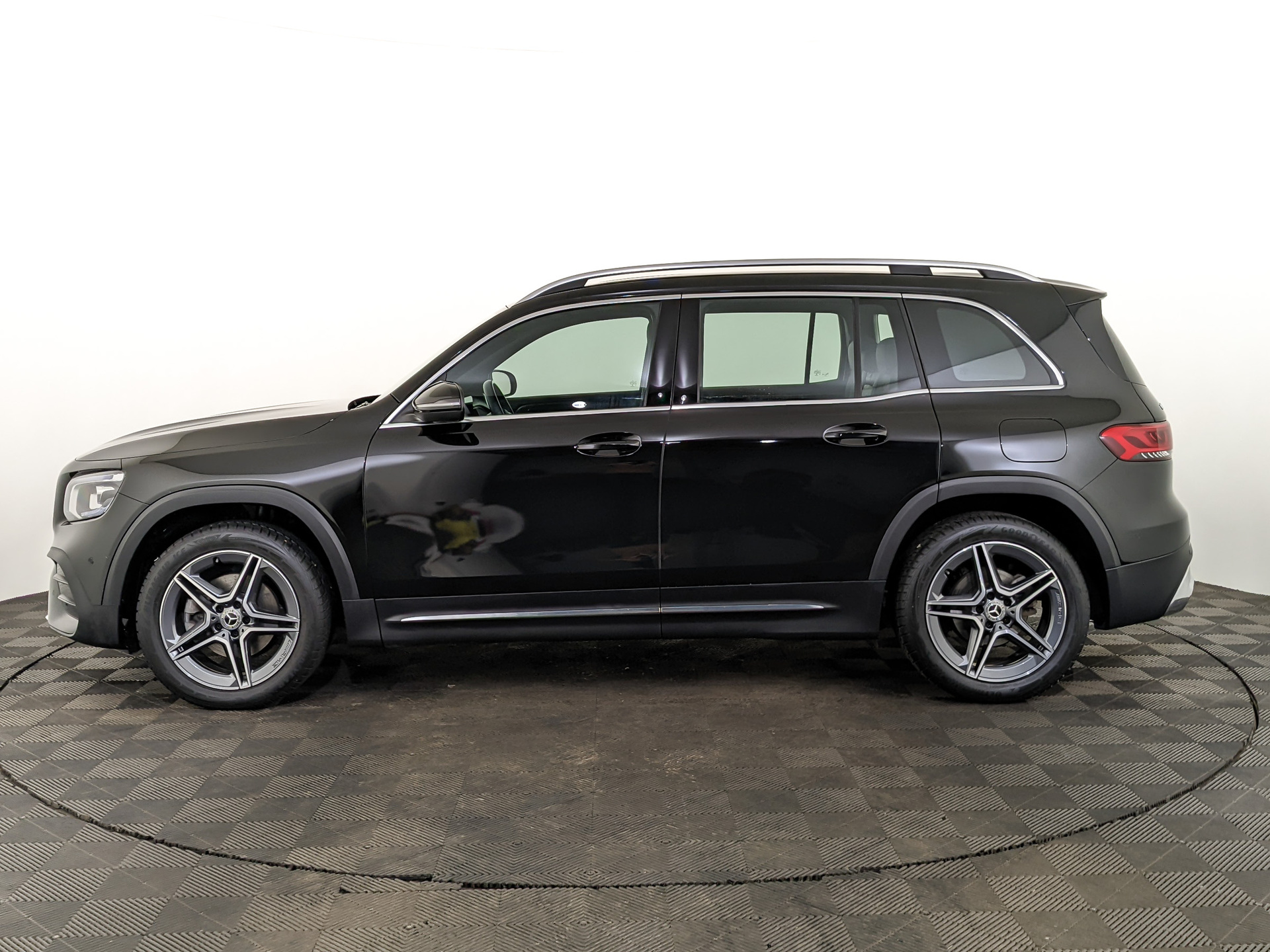 MERCEDES-BENZ GLB 1.30 (150 л.с), автомат, 2021, пробег 30 000 км