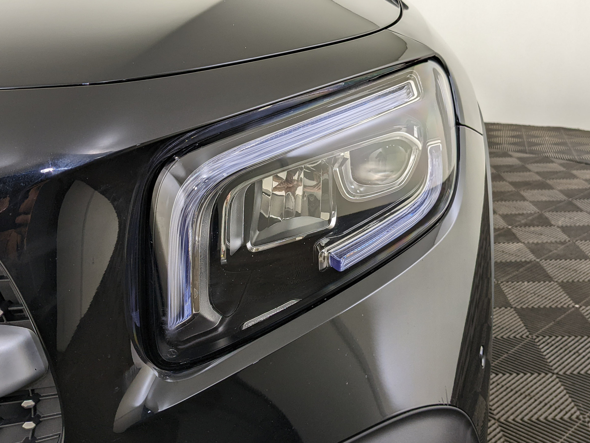 MERCEDES-BENZ GLB 1.30 (150 л.с), автомат, 2021, пробег 30 000 км