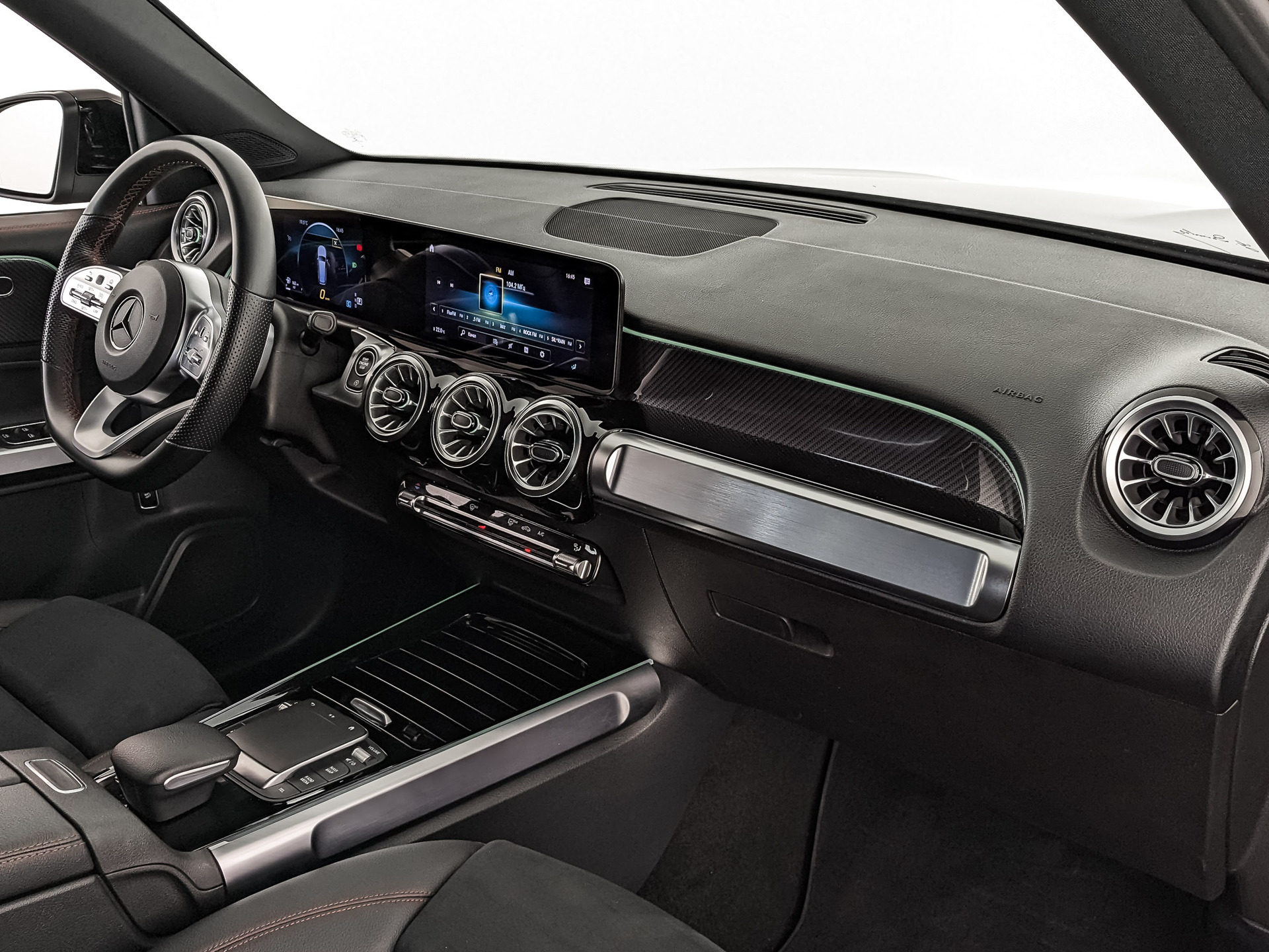 MERCEDES-BENZ GLB 1.30 (150 л.с), автомат, 2021, пробег 30 000 км