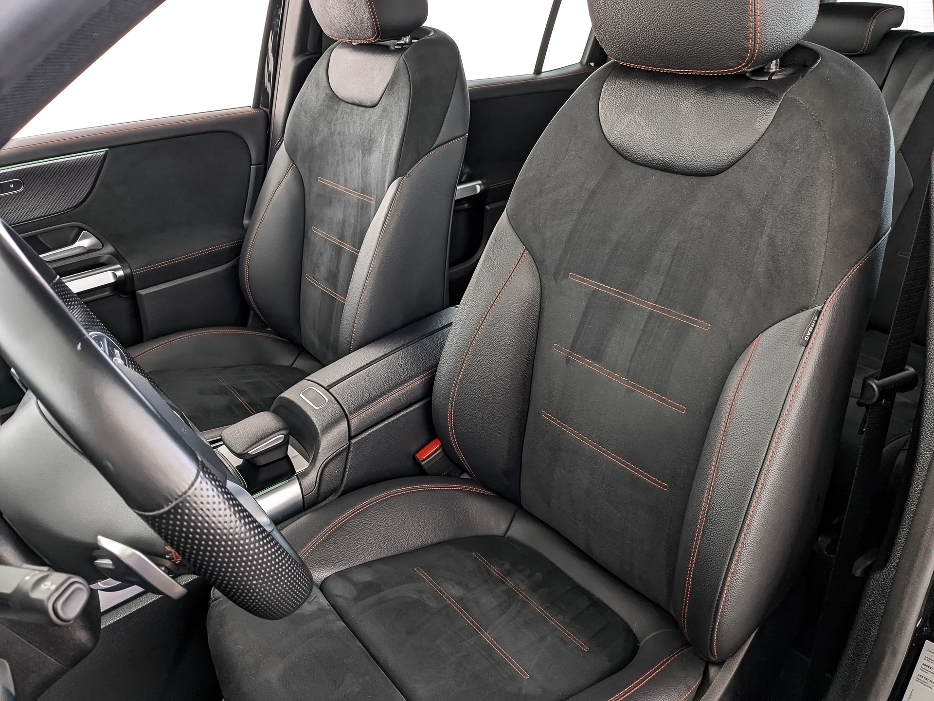 MERCEDES-BENZ GLB 1.30 (150 л.с), автомат, 2021, пробег 30 000 км