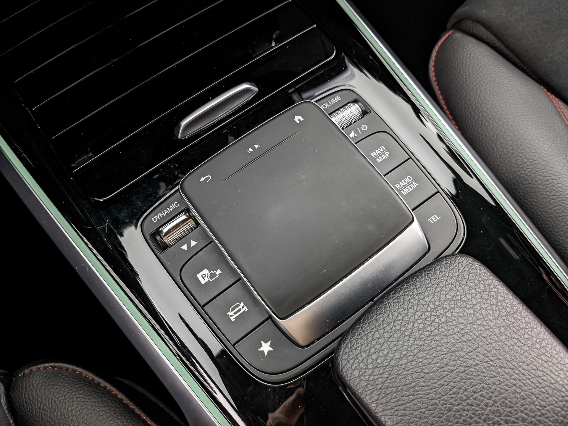 MERCEDES-BENZ GLB 1.30 (150 л.с), автомат, 2021, пробег 30 000 км