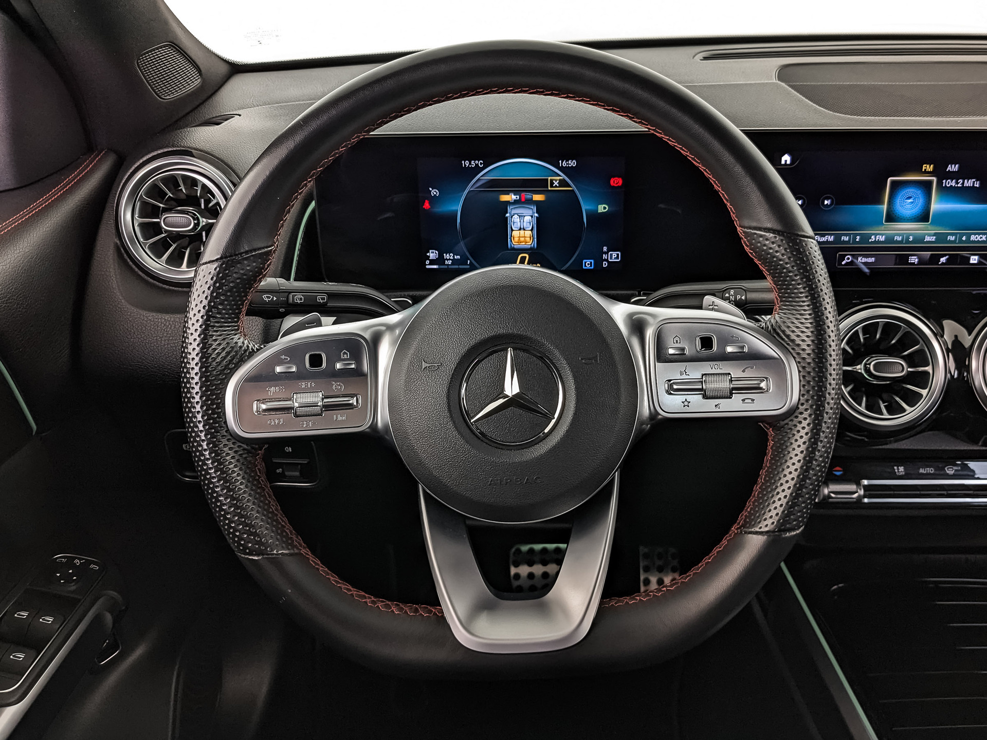 MERCEDES-BENZ GLB 1.30 (150 л.с), автомат, 2021, пробег 30 000 км