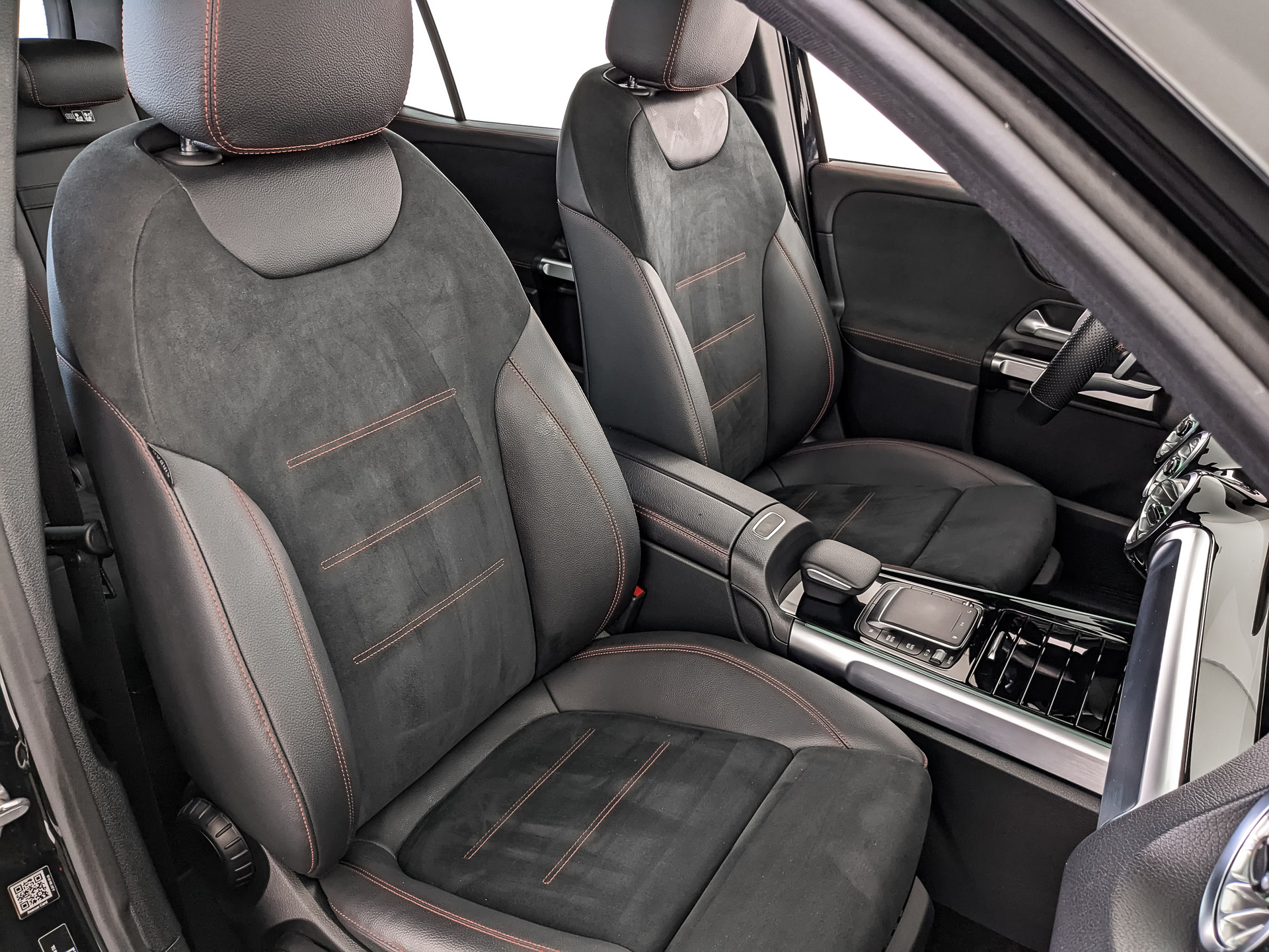 MERCEDES-BENZ GLB 1.30 (150 л.с), автомат, 2021, пробег 30 000 км