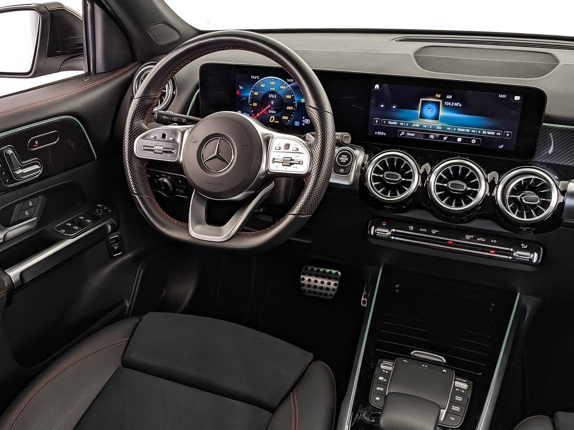 MERCEDES-BENZ GLB 1.30 (150 л.с), автомат, 2021, пробег 30 000 км