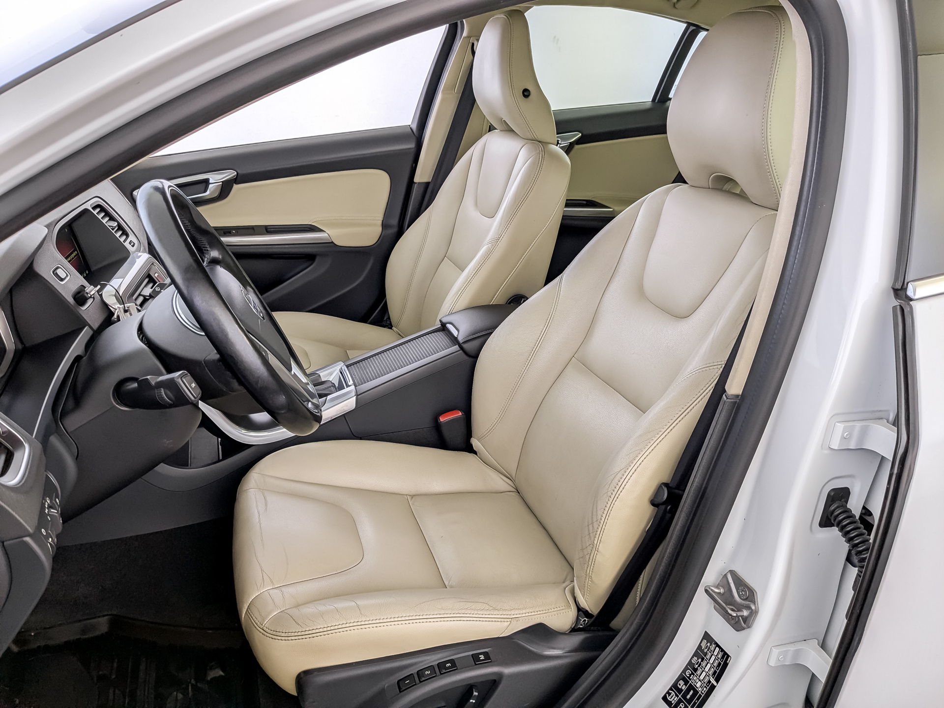 VOLVO S60 2.00 (180 л.с), автомат, 2014, пробег 114 730 км