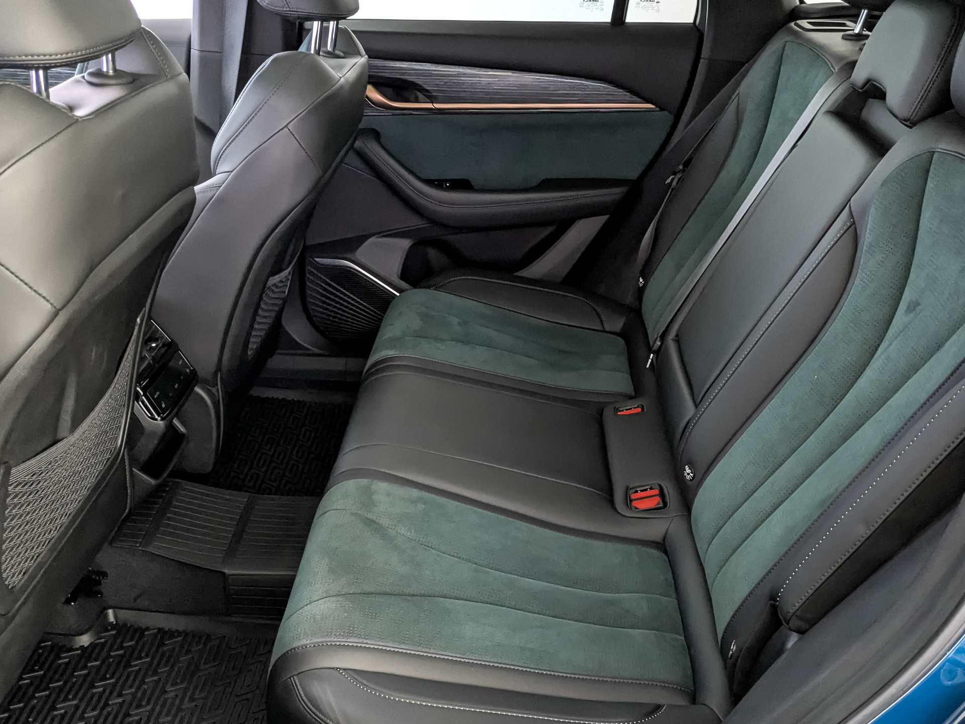 GEELY Monjaro 2.00 (238 л.с), автомат, 2024, пробег 50 412 км