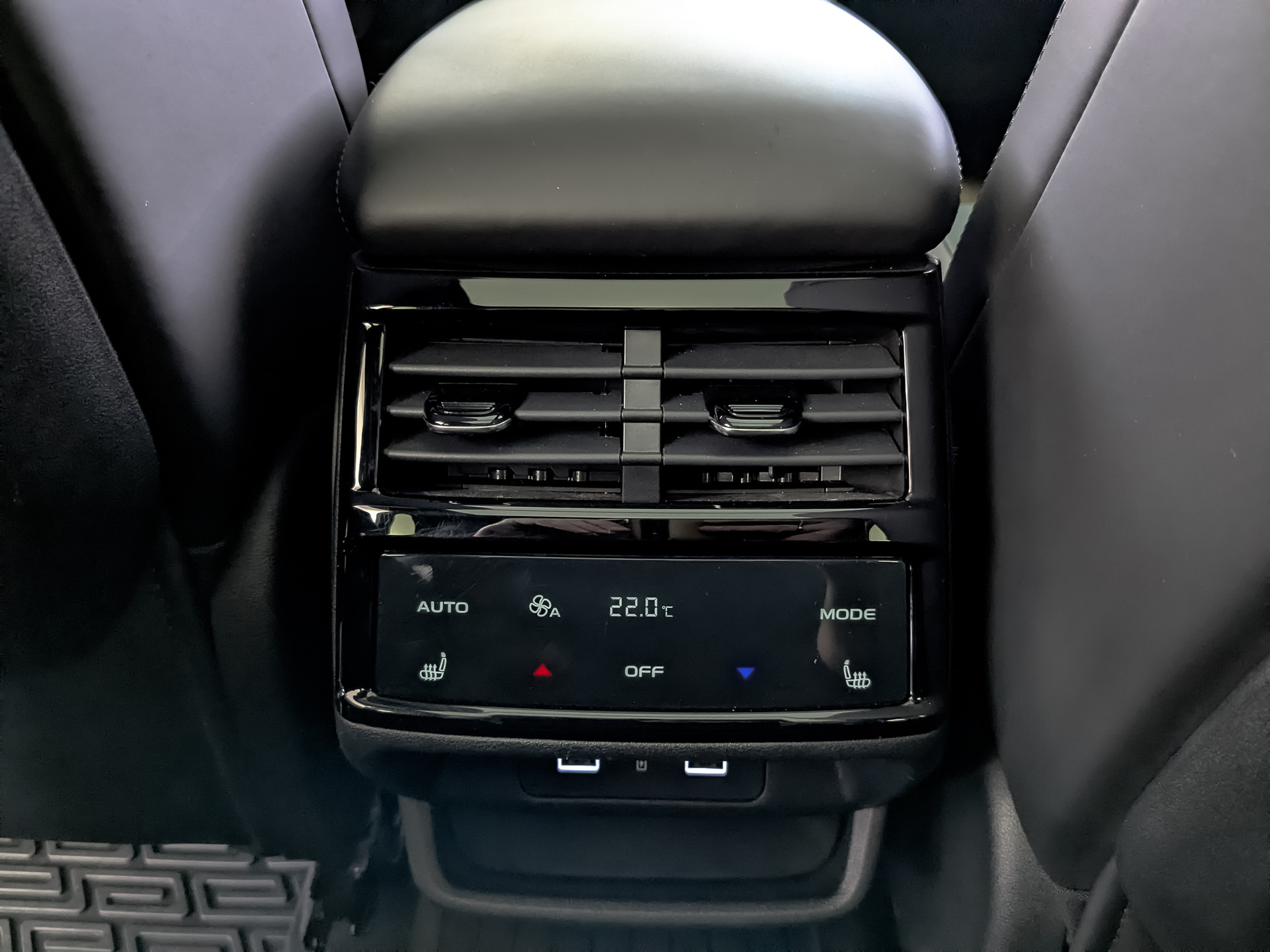 GEELY Monjaro 2.00 (238 л.с), автомат, 2024, пробег 50 412 км