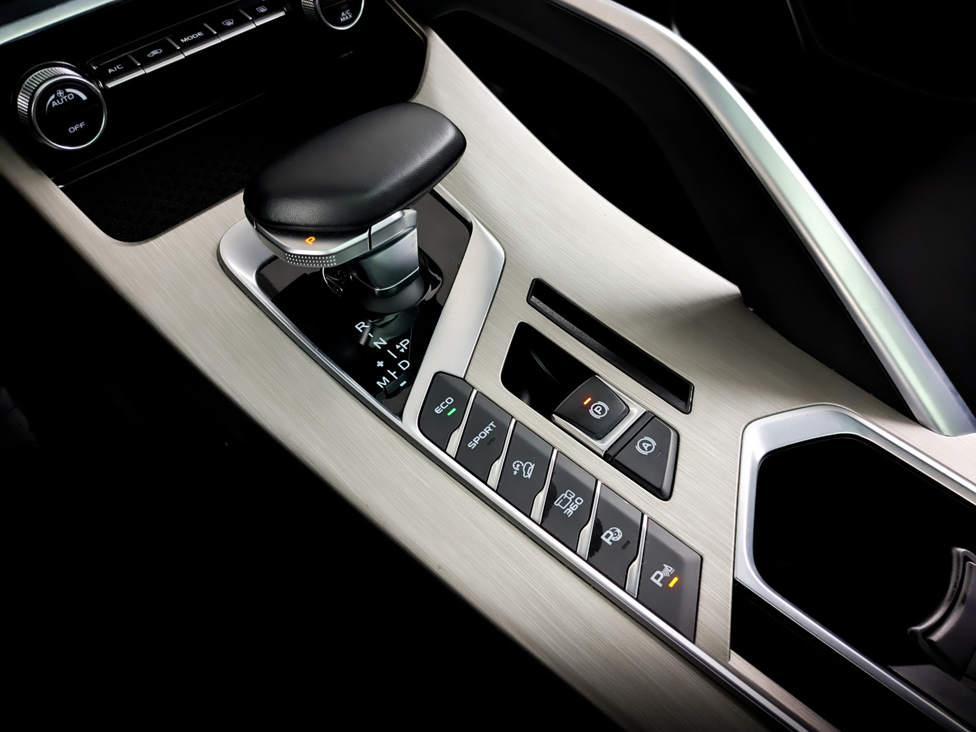 GEELY Coolray 1.50 (149 л.с), автомат, 2023, пробег 40 785 км
