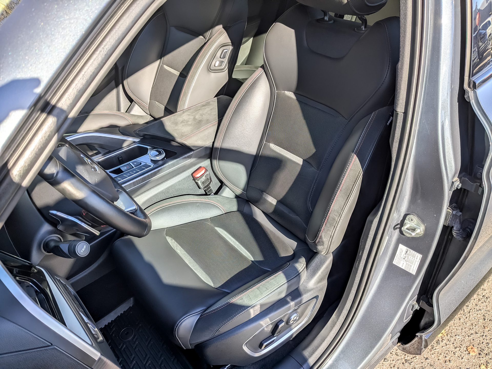 GEELY Tugella 2.00 (238 л.с), автомат, 2023, пробег 29 380 км