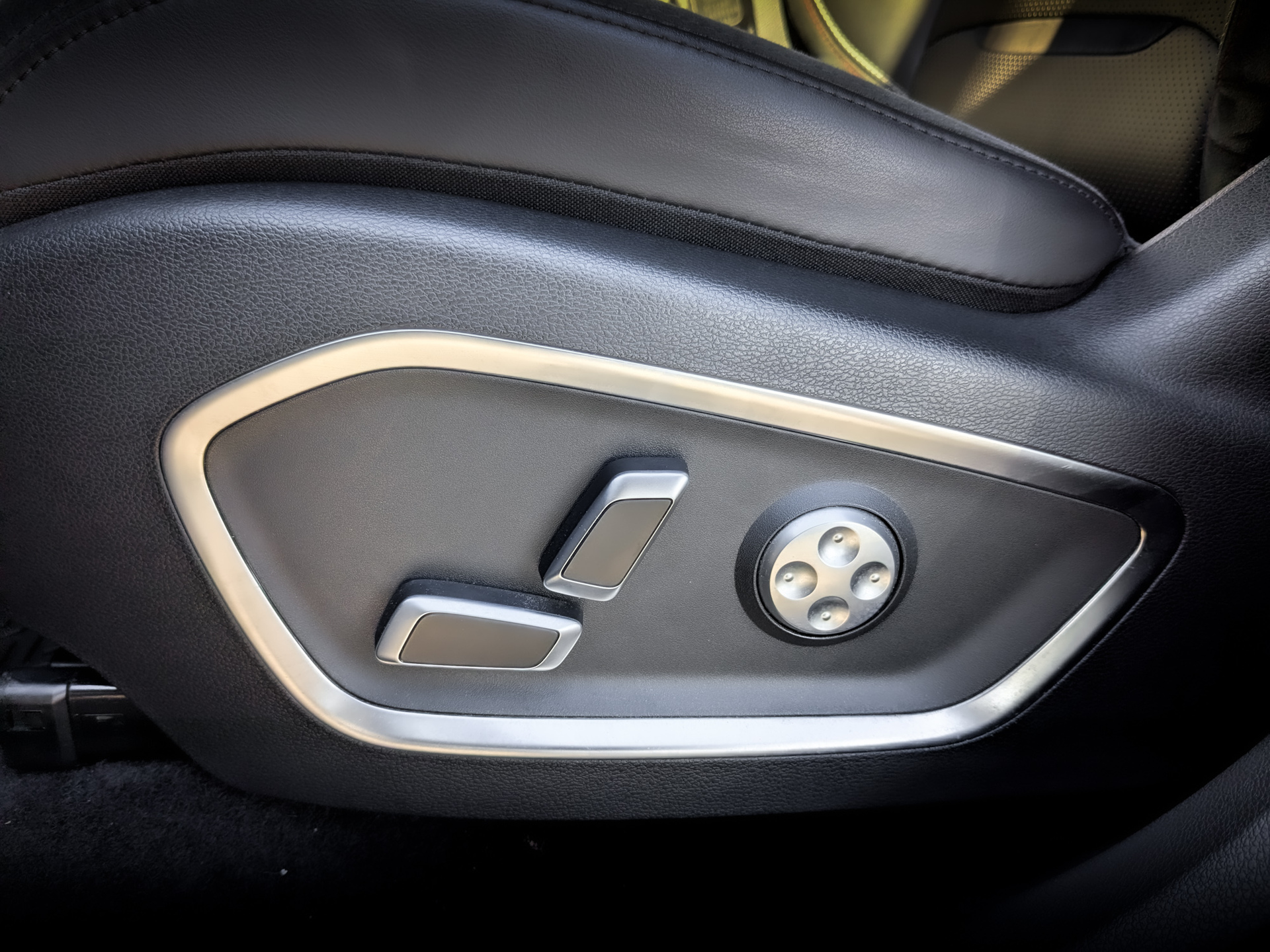 GEELY Tugella 2.00 (238 л.с), автомат, 2023, пробег 29 380 км