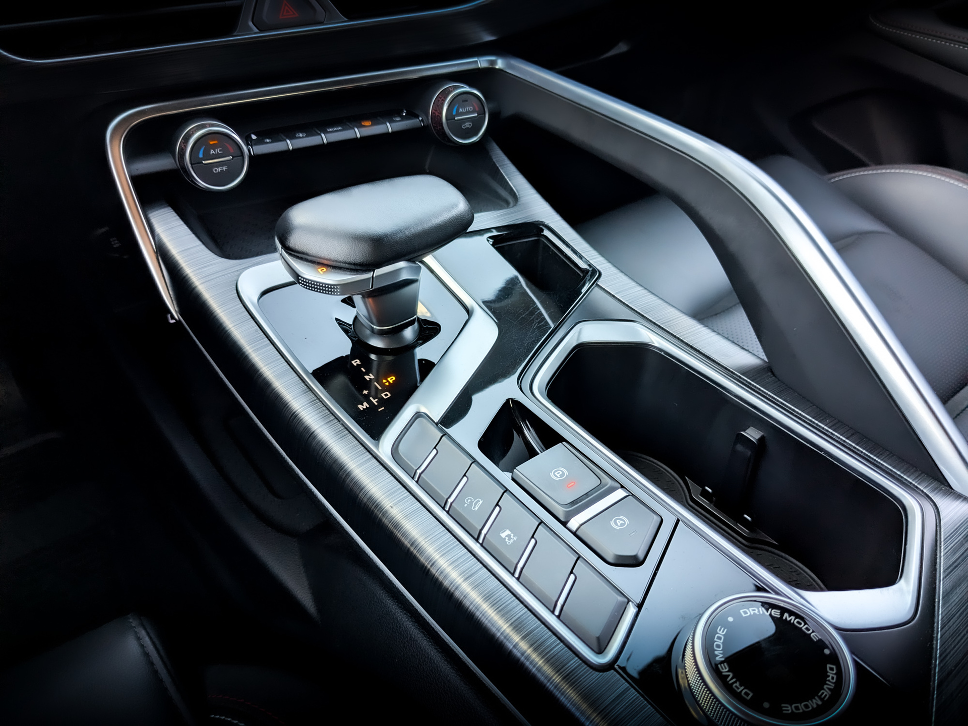 GEELY Tugella 2.00 (238 л.с), автомат, 2023, пробег 29 380 км