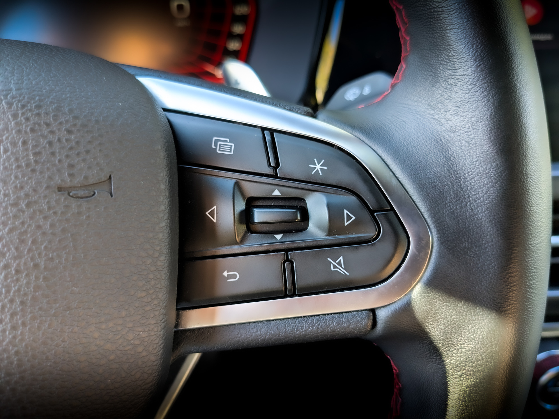 GEELY Tugella 2.00 (238 л.с), автомат, 2023, пробег 29 380 км