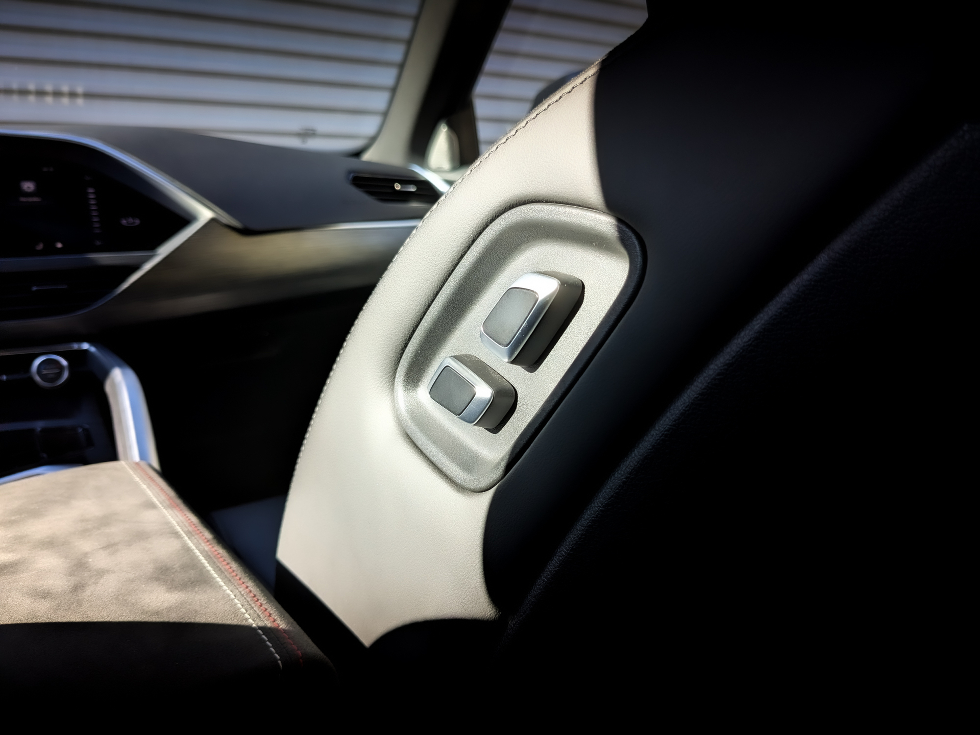 GEELY Tugella 2.00 (238 л.с), автомат, 2023, пробег 29 380 км
