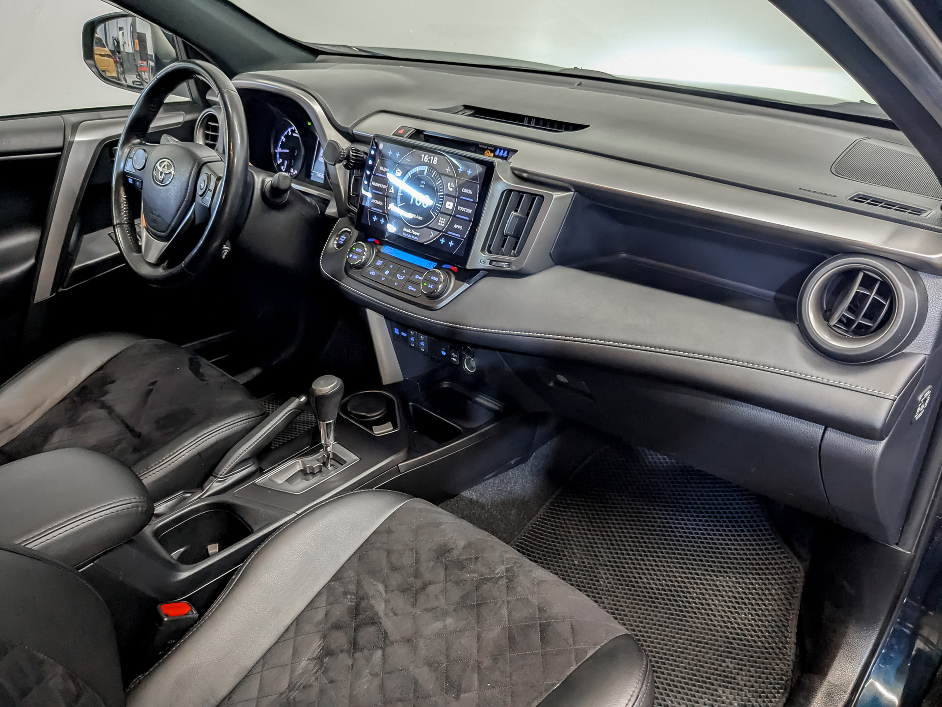 TOYOTA Rav-4 2.50 (180 л.с), автомат, 2019, пробег 77 892 км