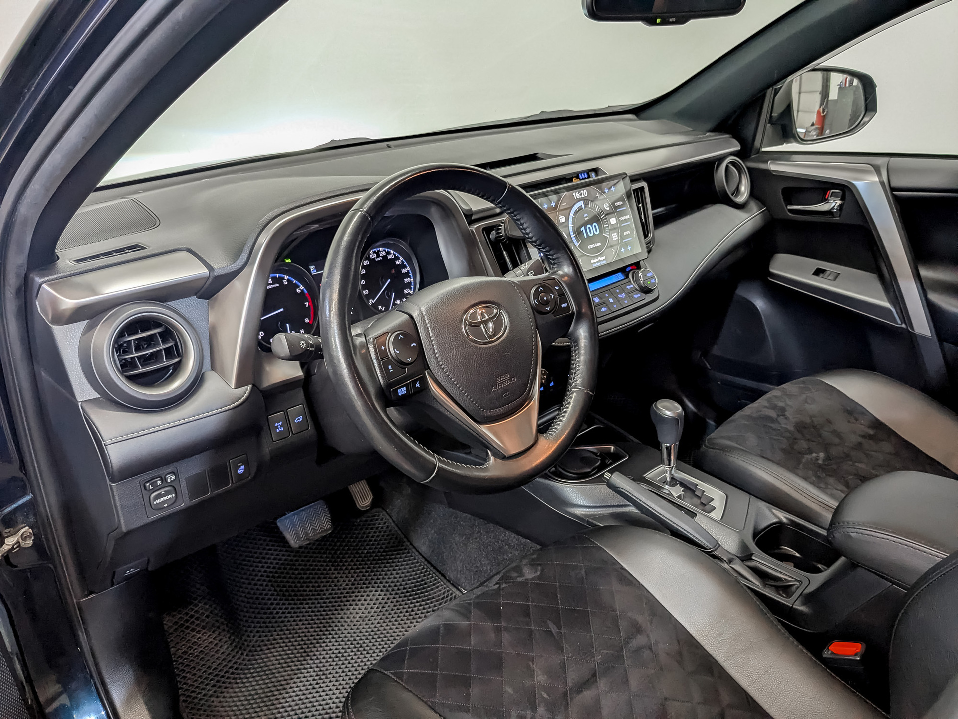 TOYOTA Rav-4 2.50 (180 л.с), автомат, 2019, пробег 77 892 км