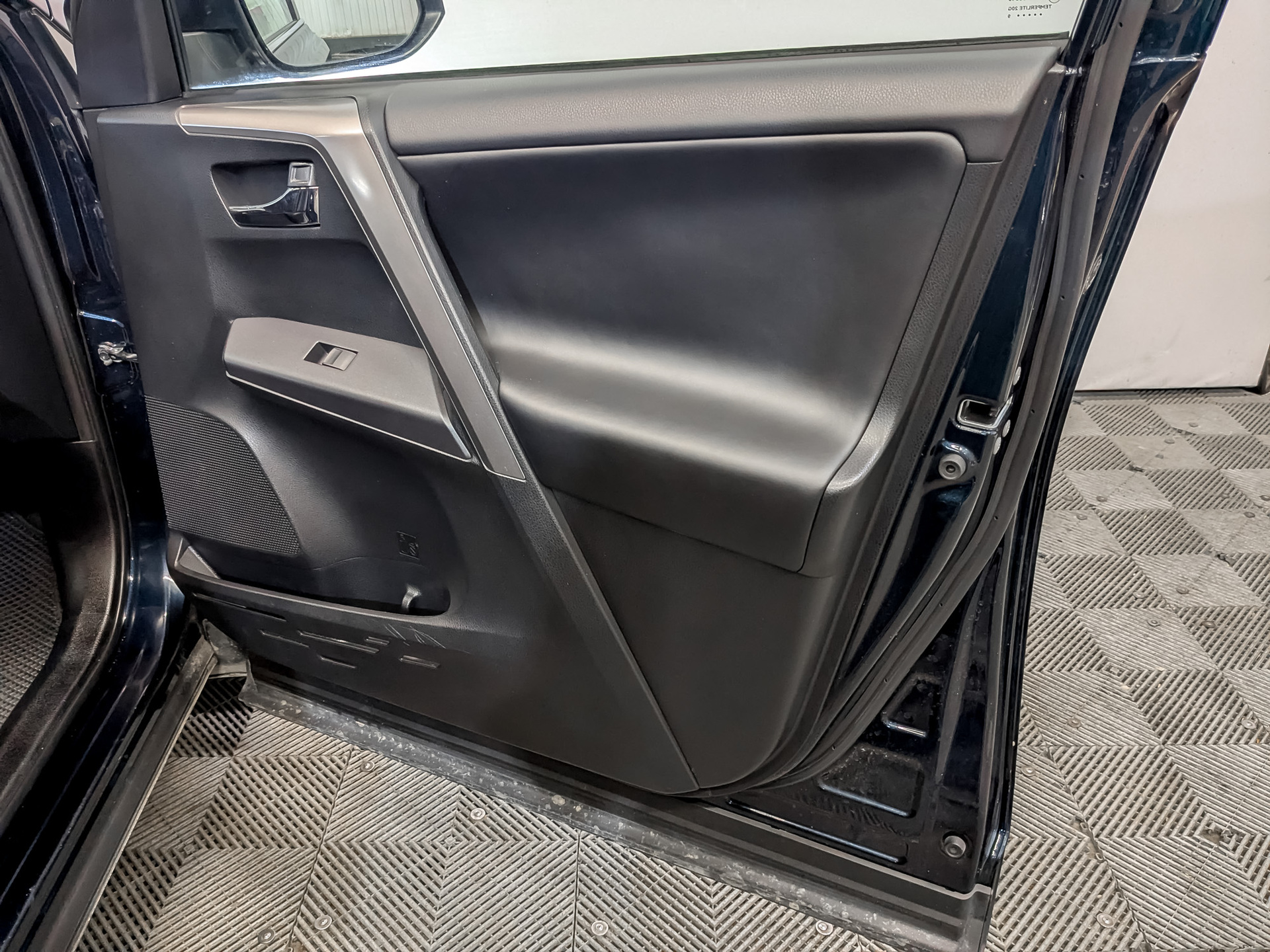 TOYOTA Rav-4 2.50 (180 л.с), автомат, 2019, пробег 77 892 км