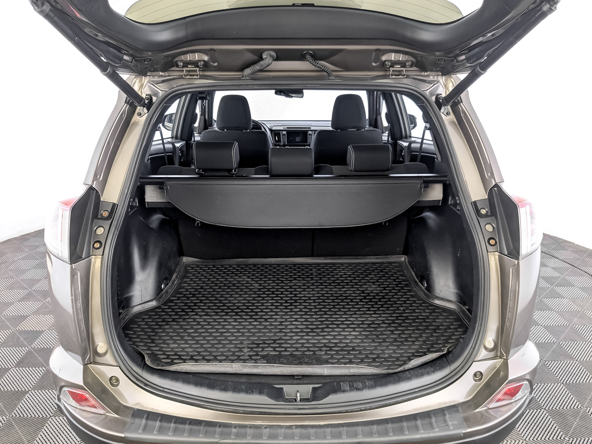 TOYOTA Rav-4 2.00 (146 л.с), автомат, 2019, пробег 101 198 км