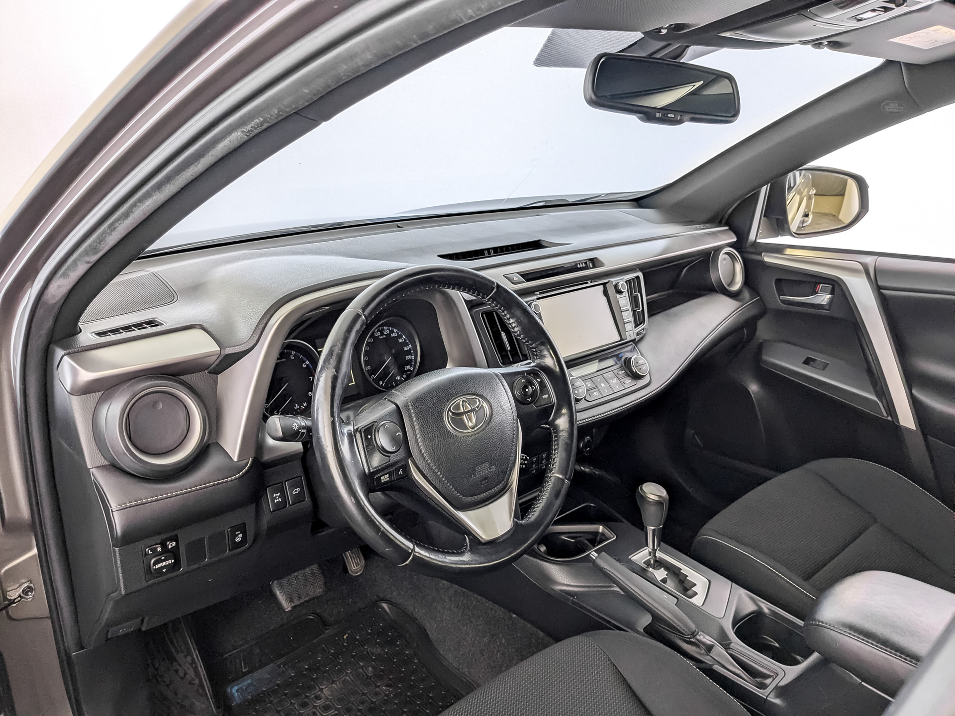 TOYOTA Rav-4 2.00 (146 л.с), автомат, 2019, пробег 101 198 км