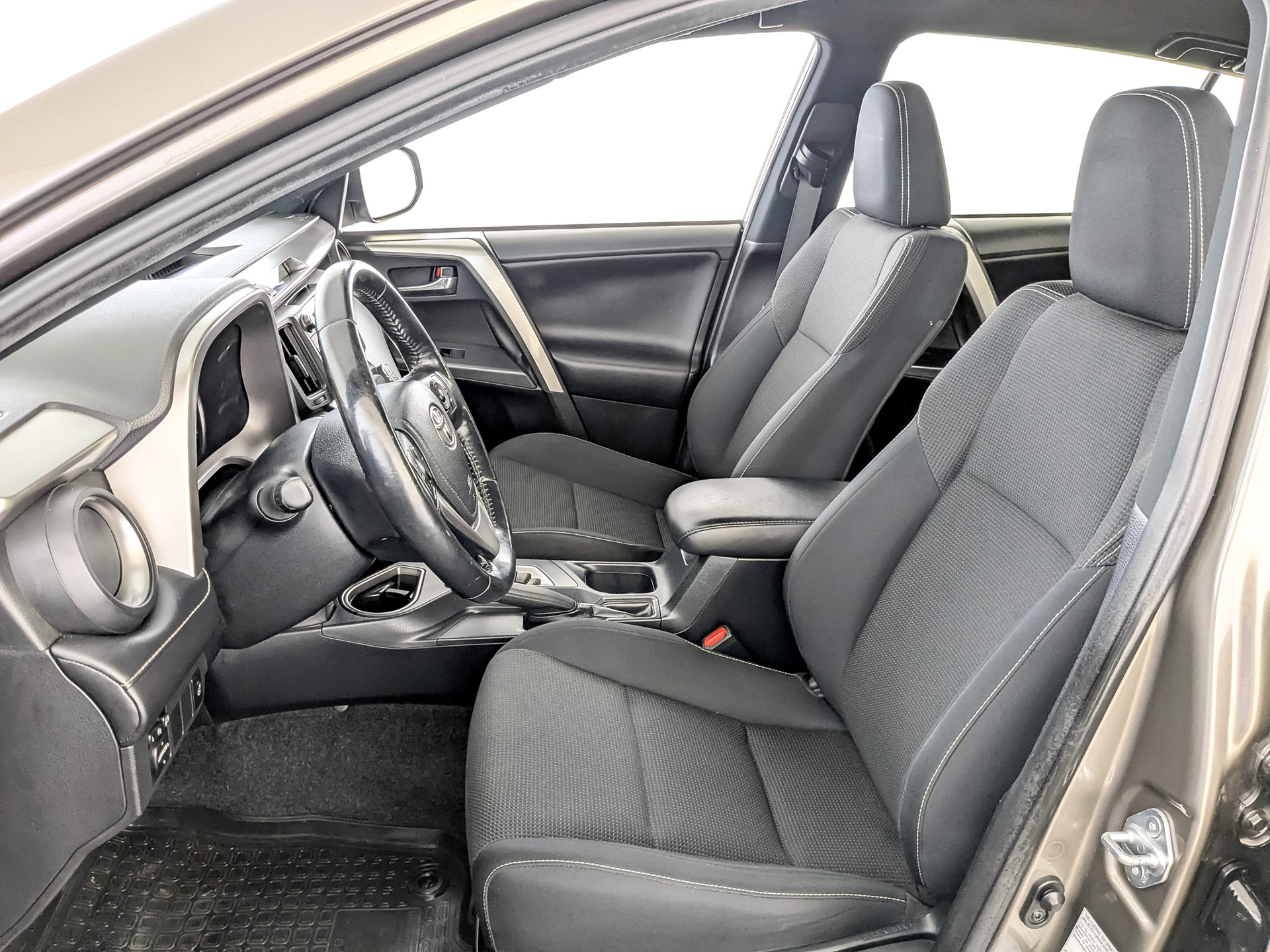 TOYOTA Rav-4 2.00 (146 л.с), автомат, 2019, пробег 101 198 км