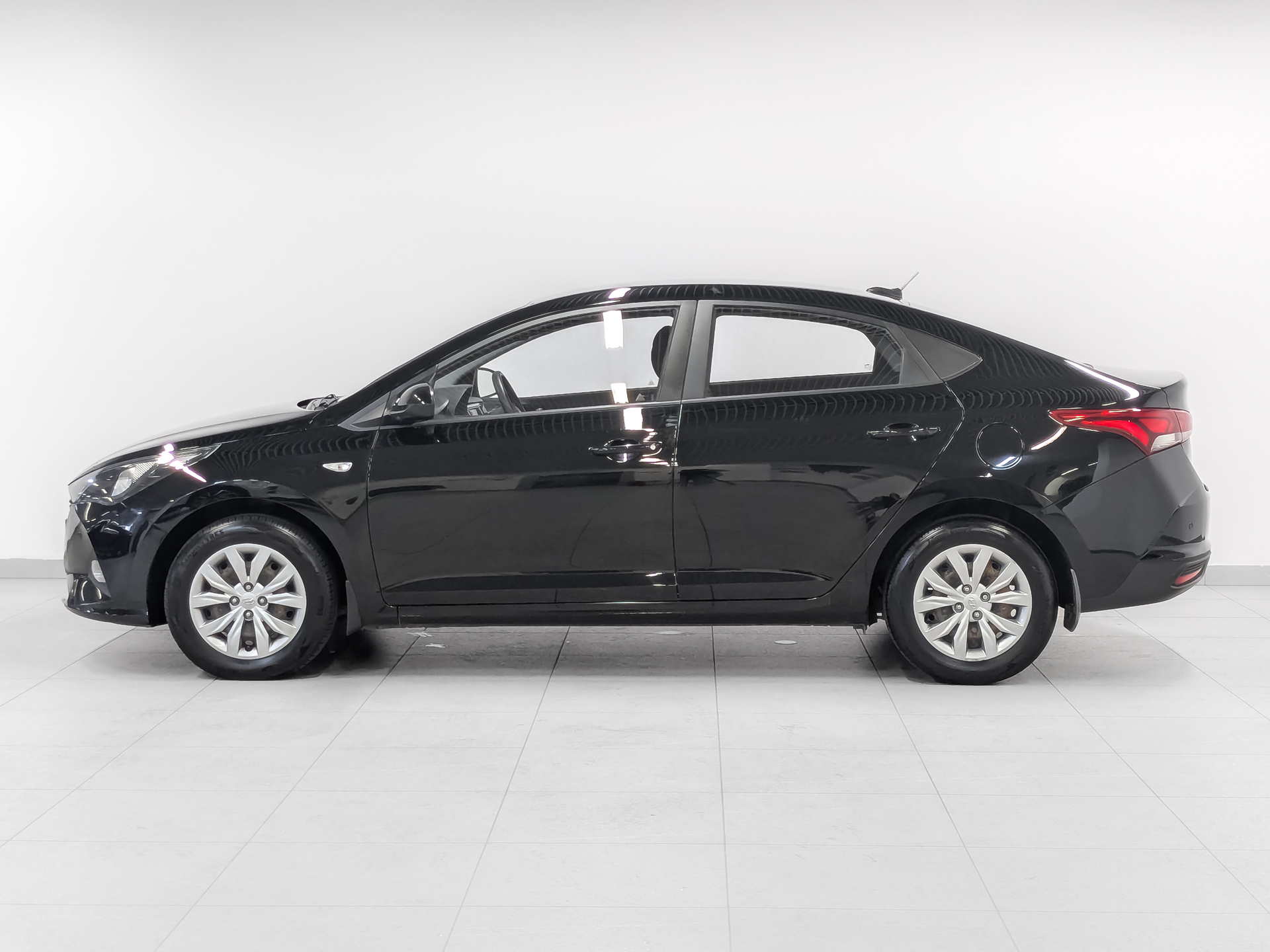 HYUNDAI Solaris 1.60 (123 л.с), автомат, 2021, пробег 87 722 км