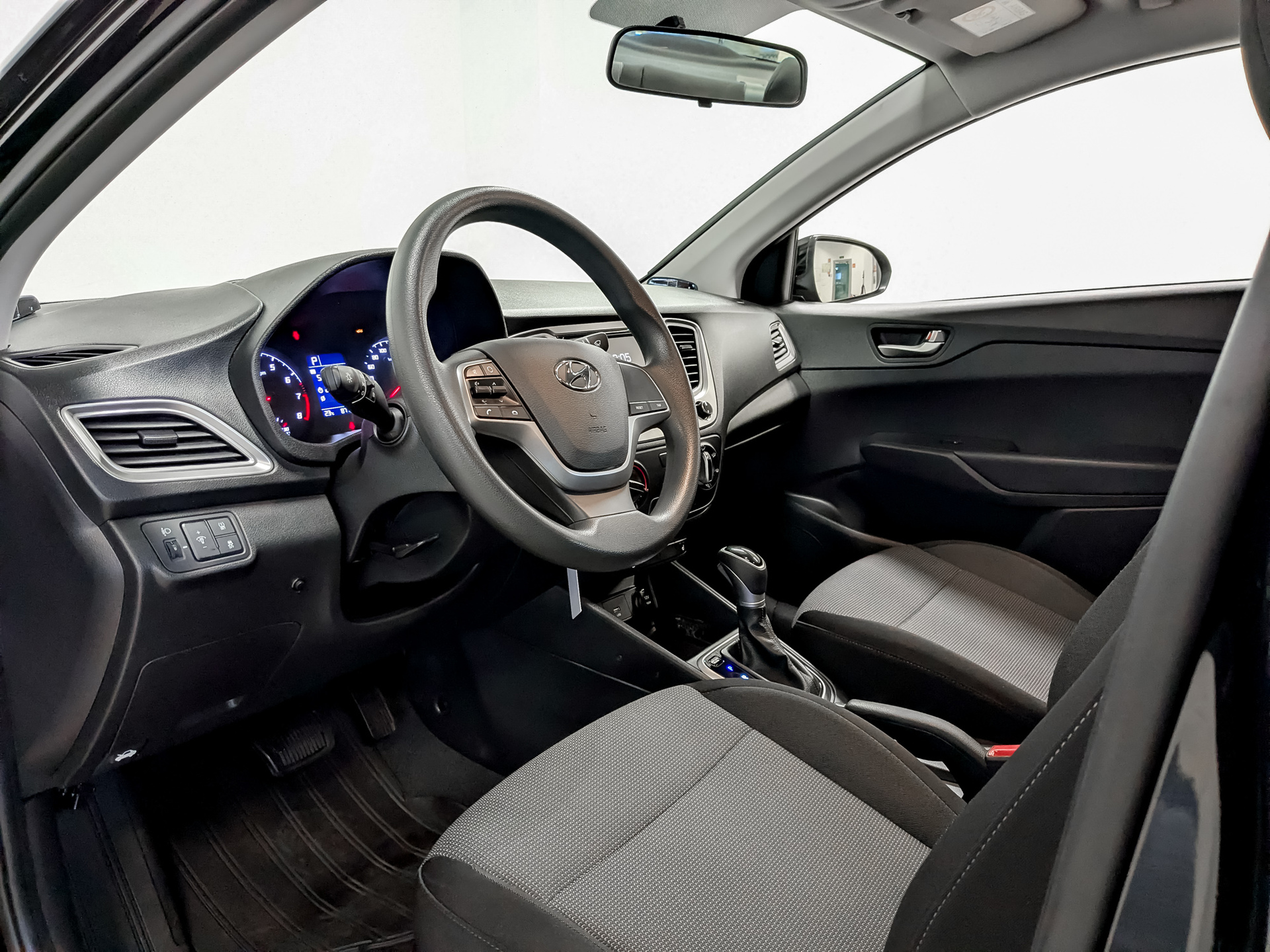 HYUNDAI Solaris 1.60 (123 л.с), автомат, 2021, пробег 87 722 км