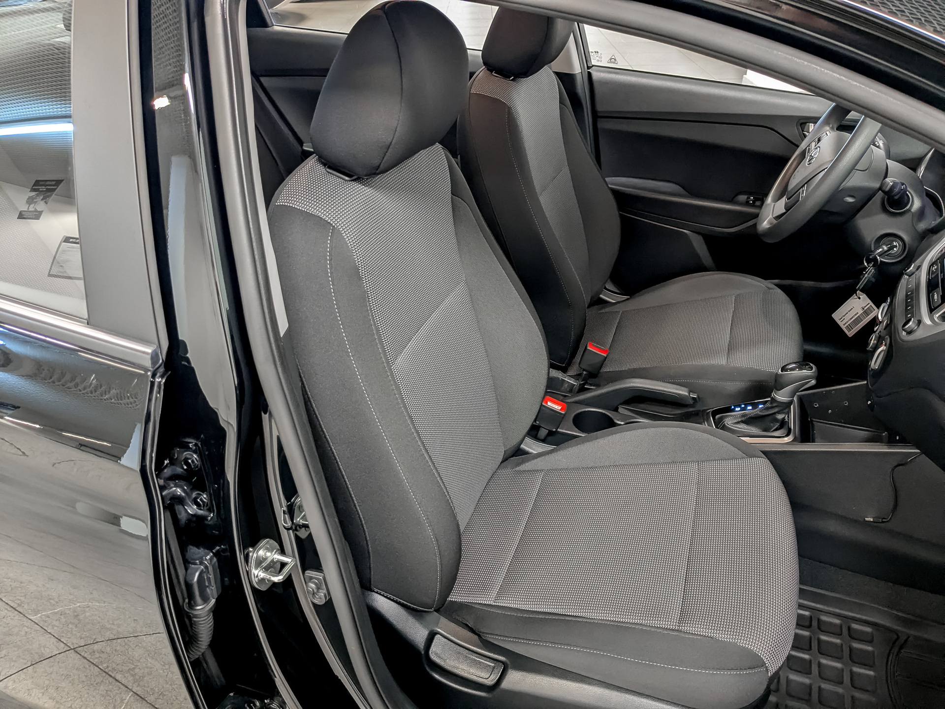 HYUNDAI Solaris 1.60 (123 л.с), автомат, 2021, пробег 87 722 км