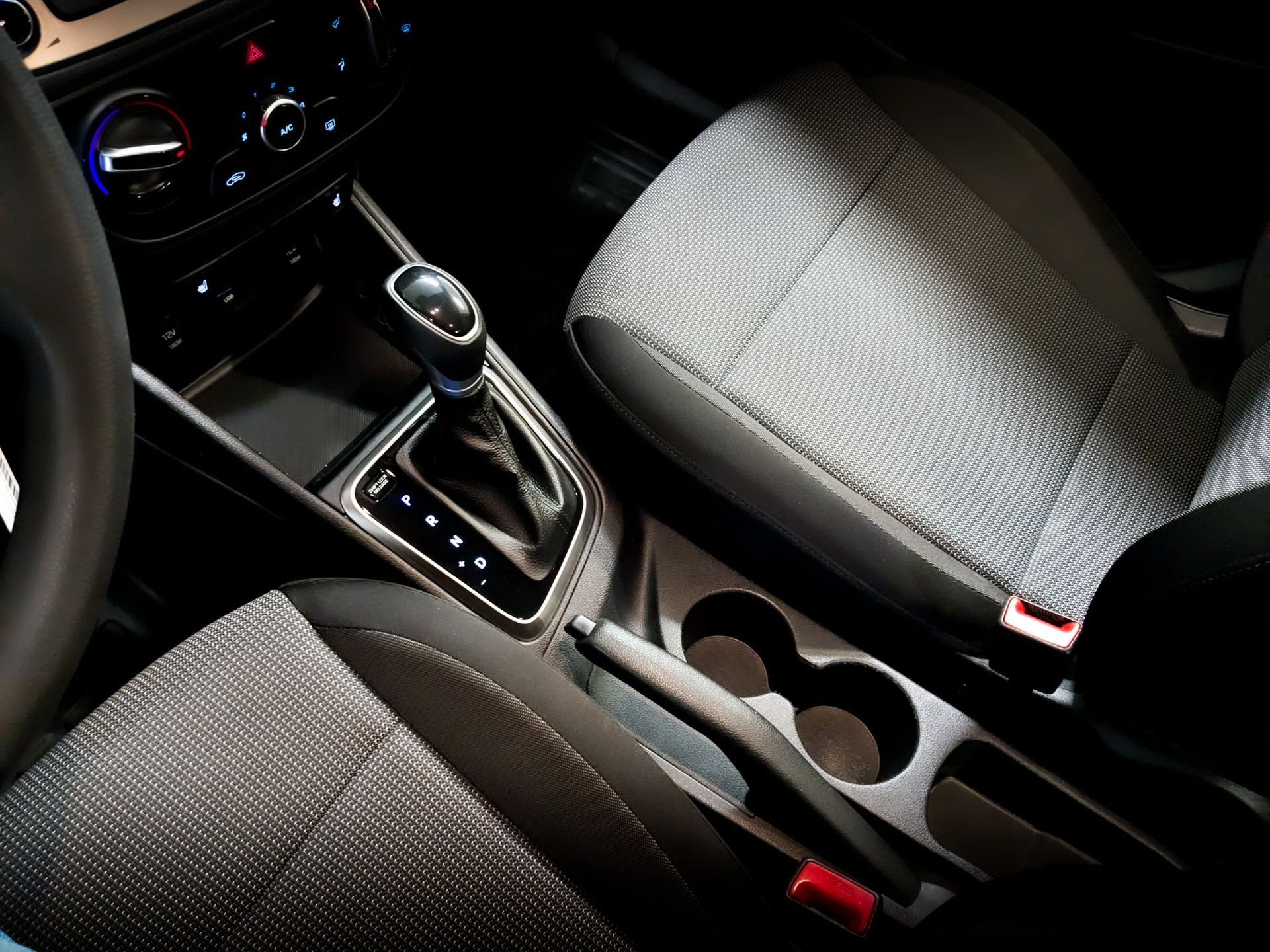 HYUNDAI Solaris 1.60 (123 л.с), автомат, 2021, пробег 87 722 км