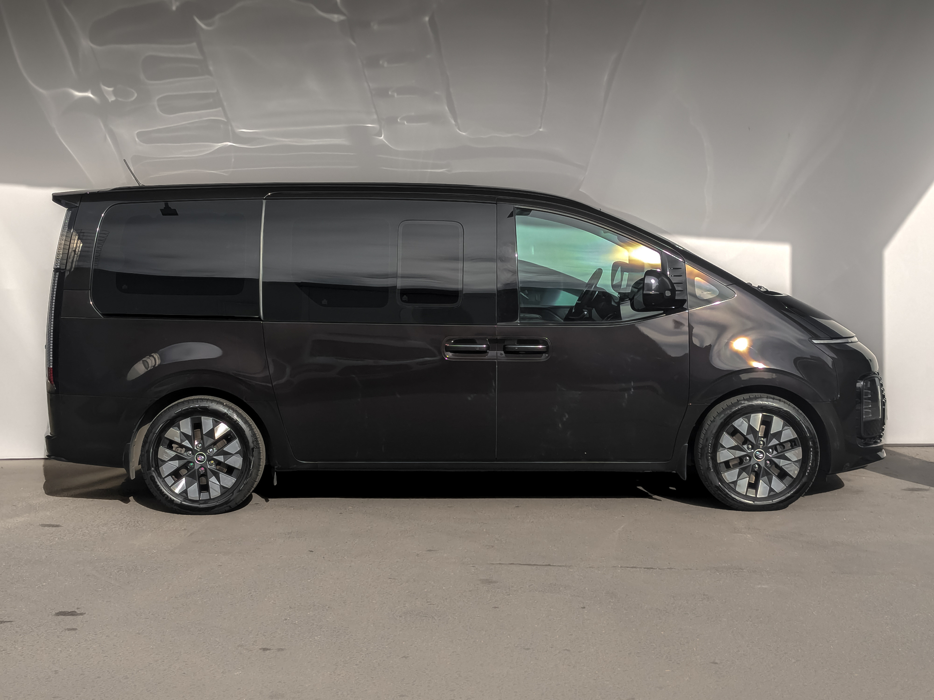 HYUNDAI Staria 3.50 (249 л.с), автомат, 2023, пробег 48 774 км