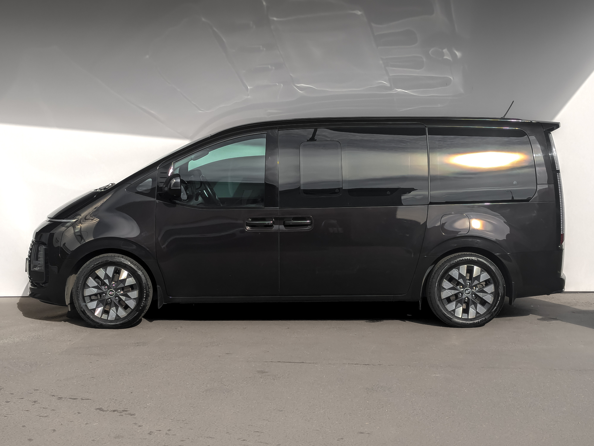 HYUNDAI Staria 3.50 (249 л.с), автомат, 2023, пробег 48 774 км