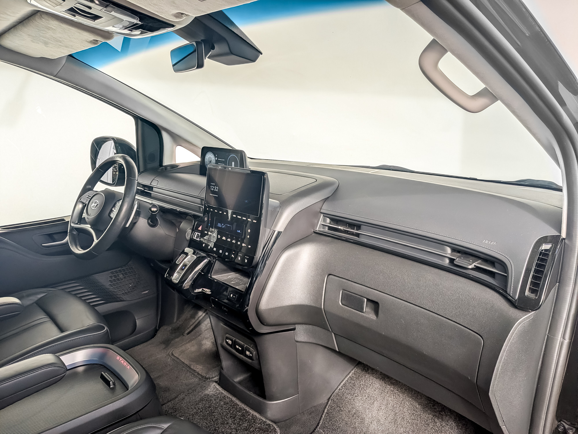 HYUNDAI Staria 3.50 (249 л.с), автомат, 2023, пробег 48 774 км