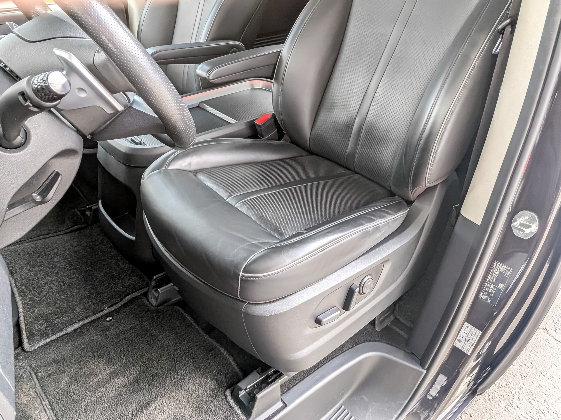HYUNDAI Staria 3.50 (249 л.с), автомат, 2023, пробег 48 774 км
