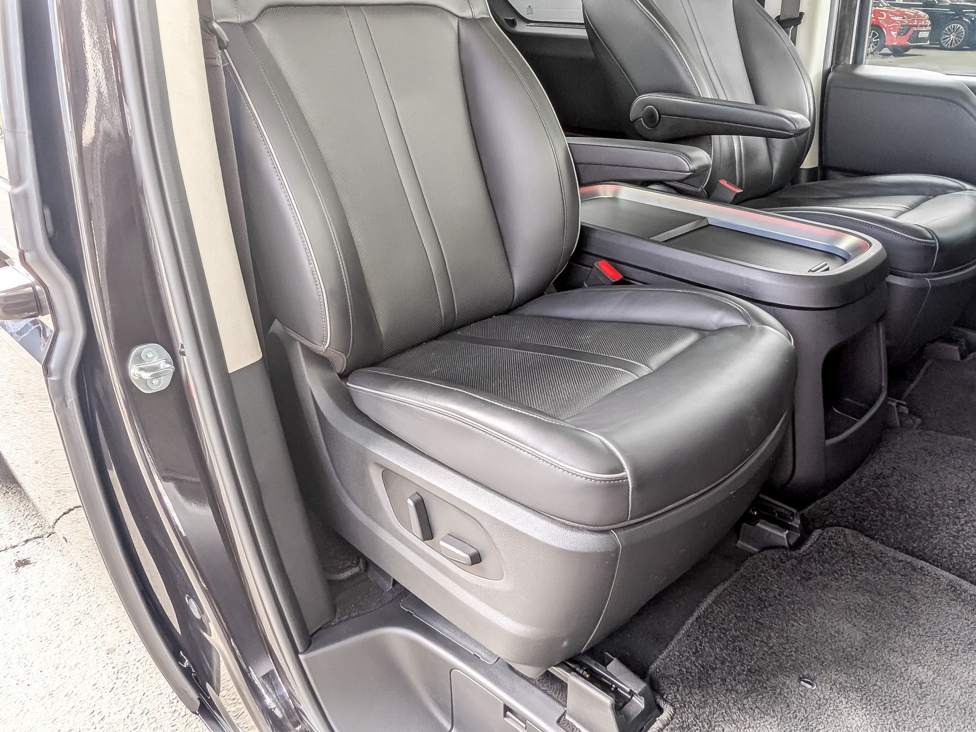 HYUNDAI Staria 3.50 (249 л.с), автомат, 2023, пробег 48 774 км