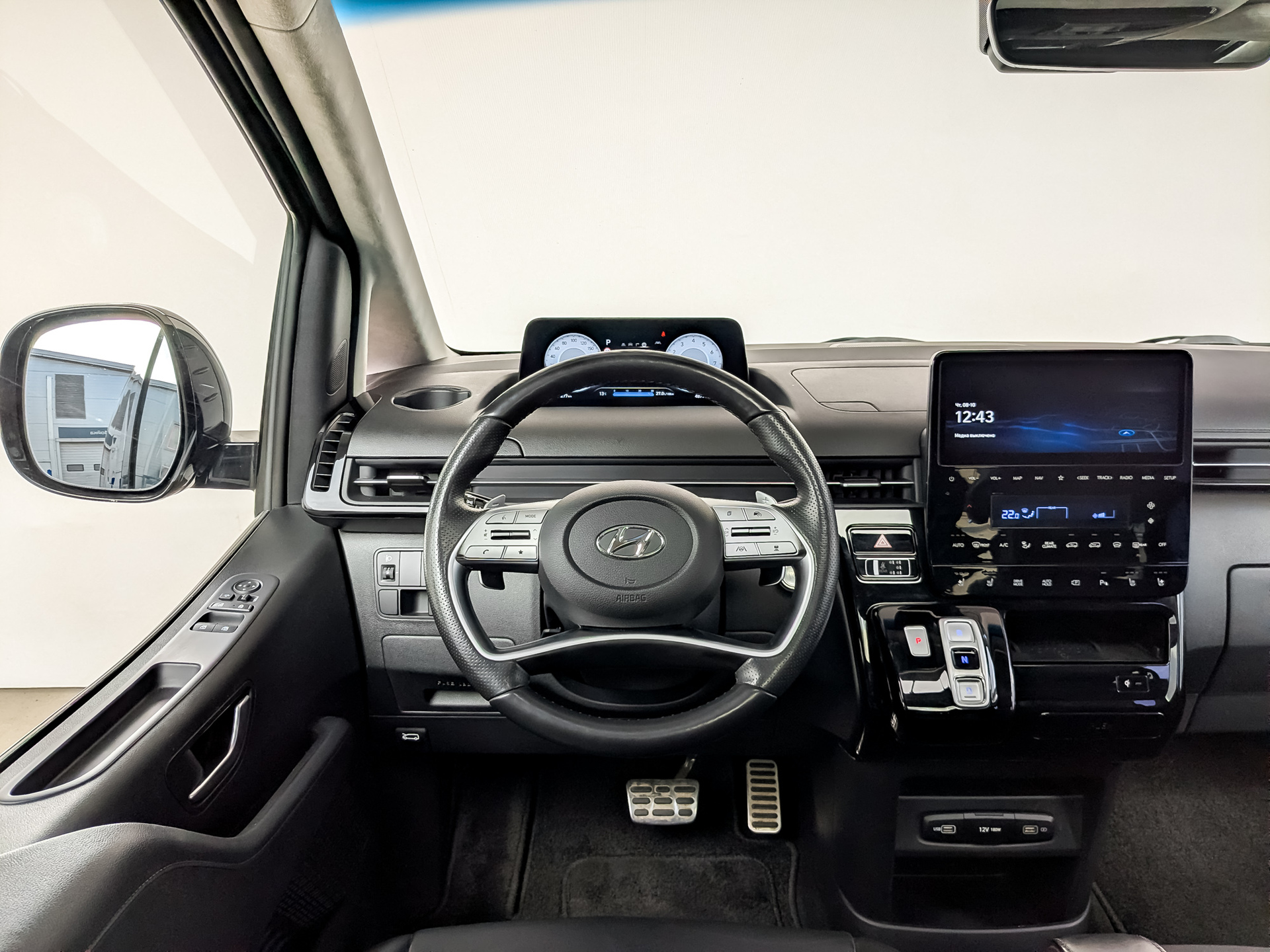 HYUNDAI Staria 3.50 (249 л.с), автомат, 2023, пробег 48 774 км