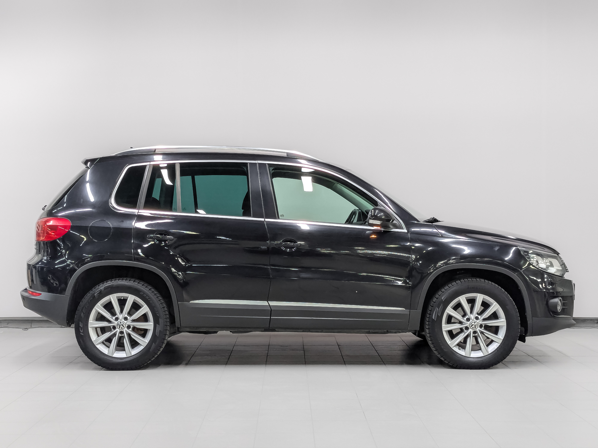 VOLKSWAGEN Tiguan 2.00 (170 л.с), автомат, 2013, пробег 92 227 км