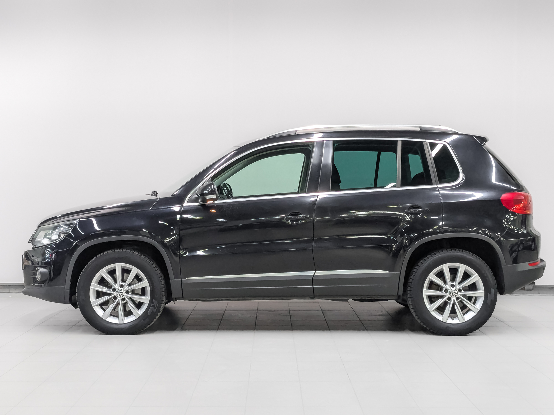 VOLKSWAGEN Tiguan 2.00 (170 л.с), автомат, 2013, пробег 92 227 км