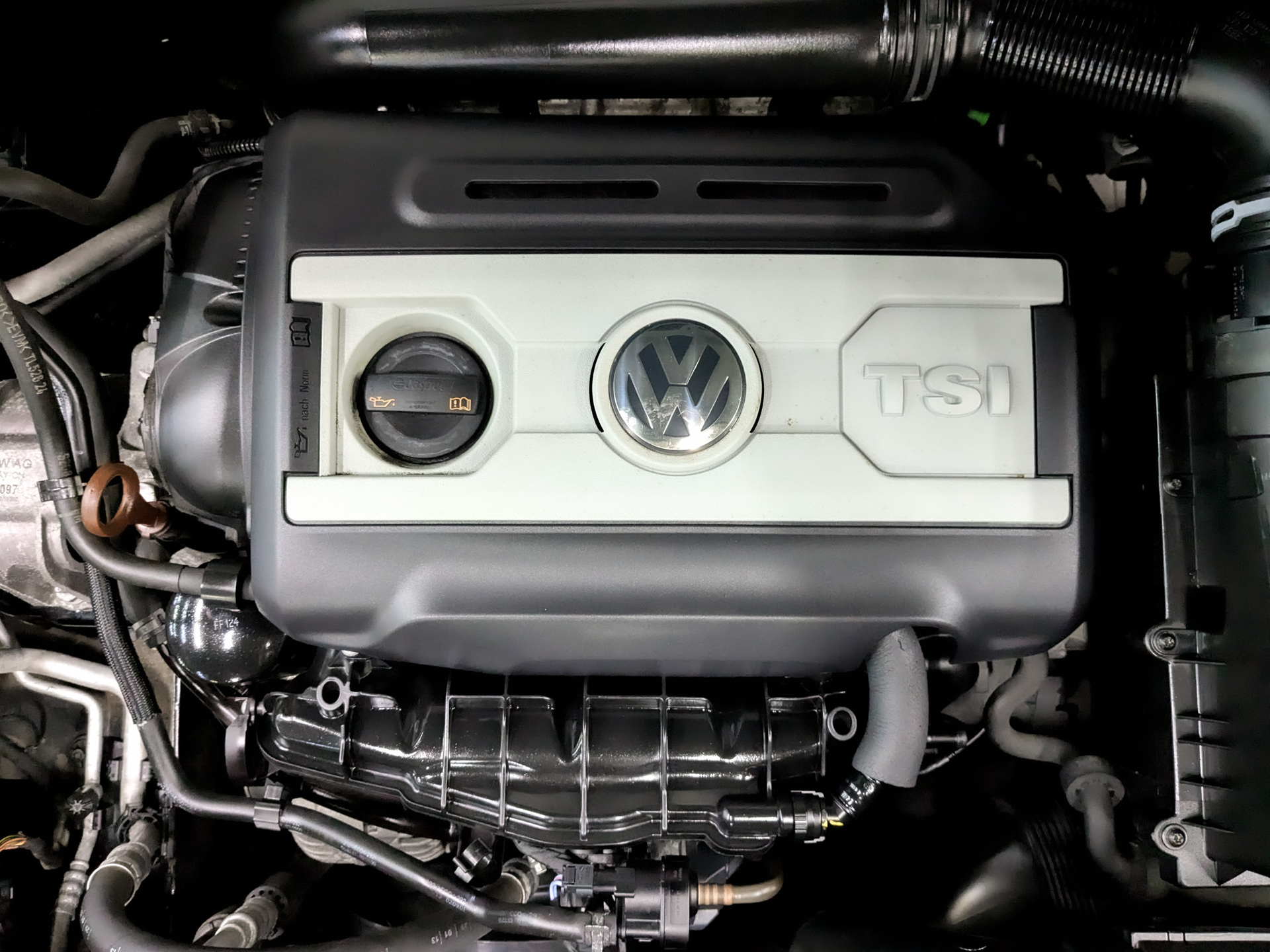 VOLKSWAGEN Tiguan 2.00 (170 л.с), автомат, 2013, пробег 92 227 км