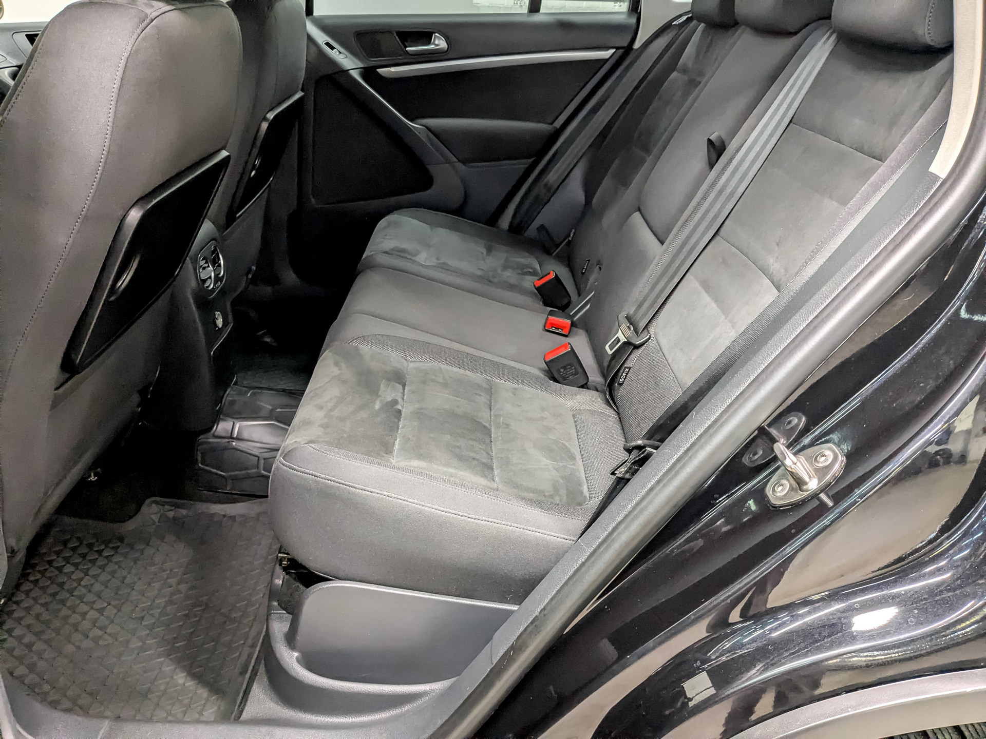VOLKSWAGEN Tiguan 2.00 (170 л.с), автомат, 2013, пробег 92 227 км