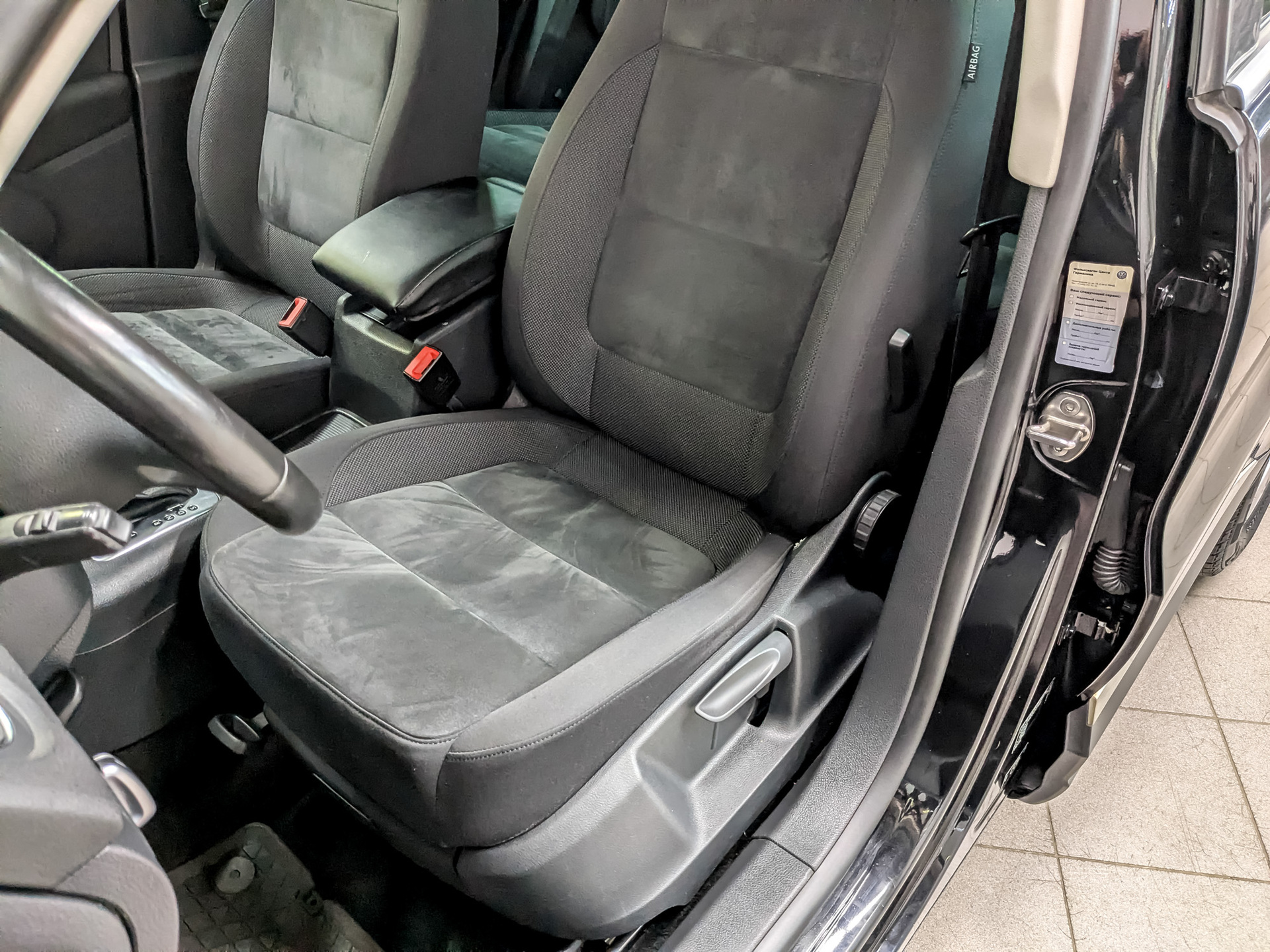 VOLKSWAGEN Tiguan 2.00 (170 л.с), автомат, 2013, пробег 92 227 км
