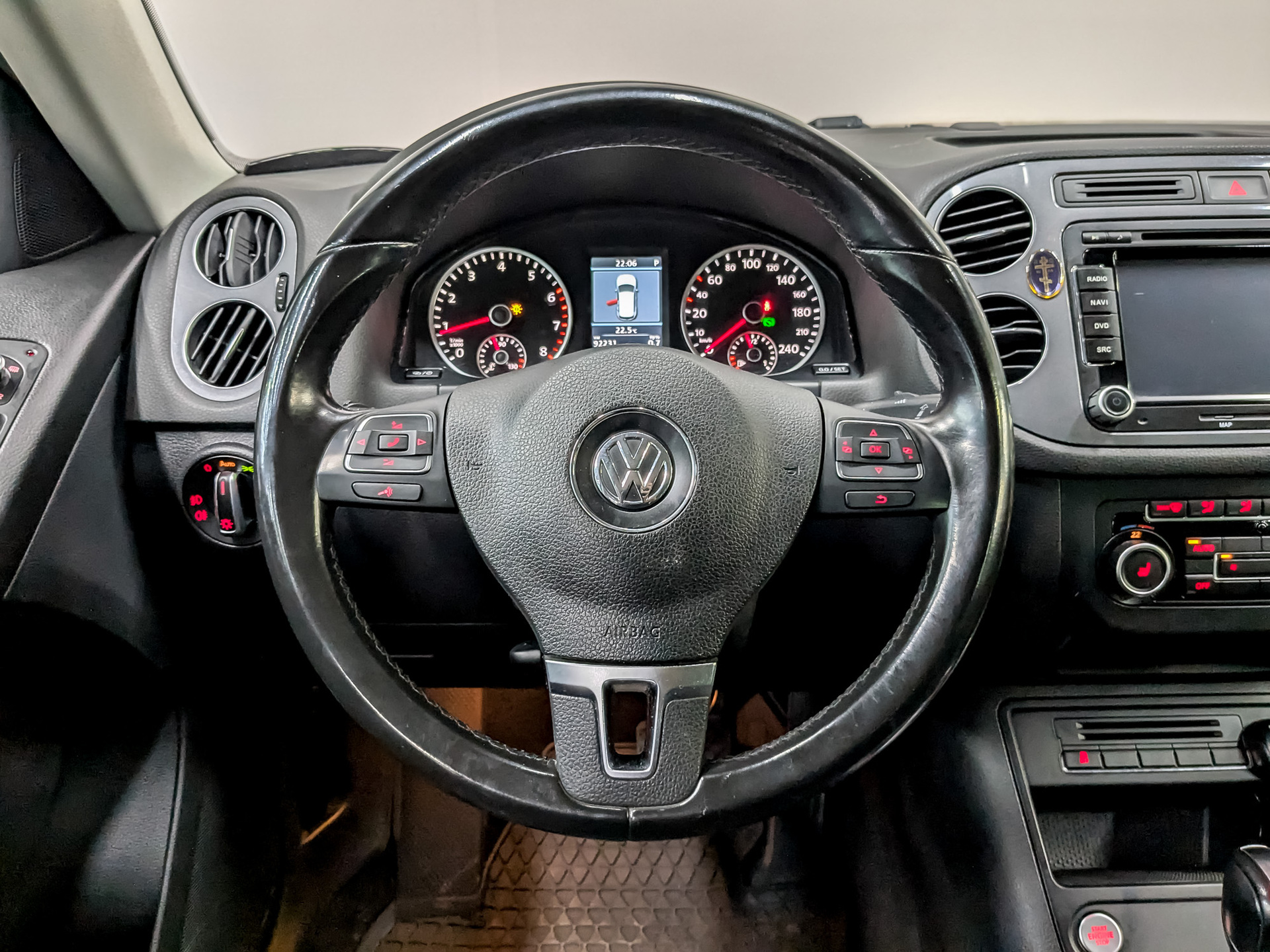 VOLKSWAGEN Tiguan 2.00 (170 л.с), автомат, 2013, пробег 92 227 км